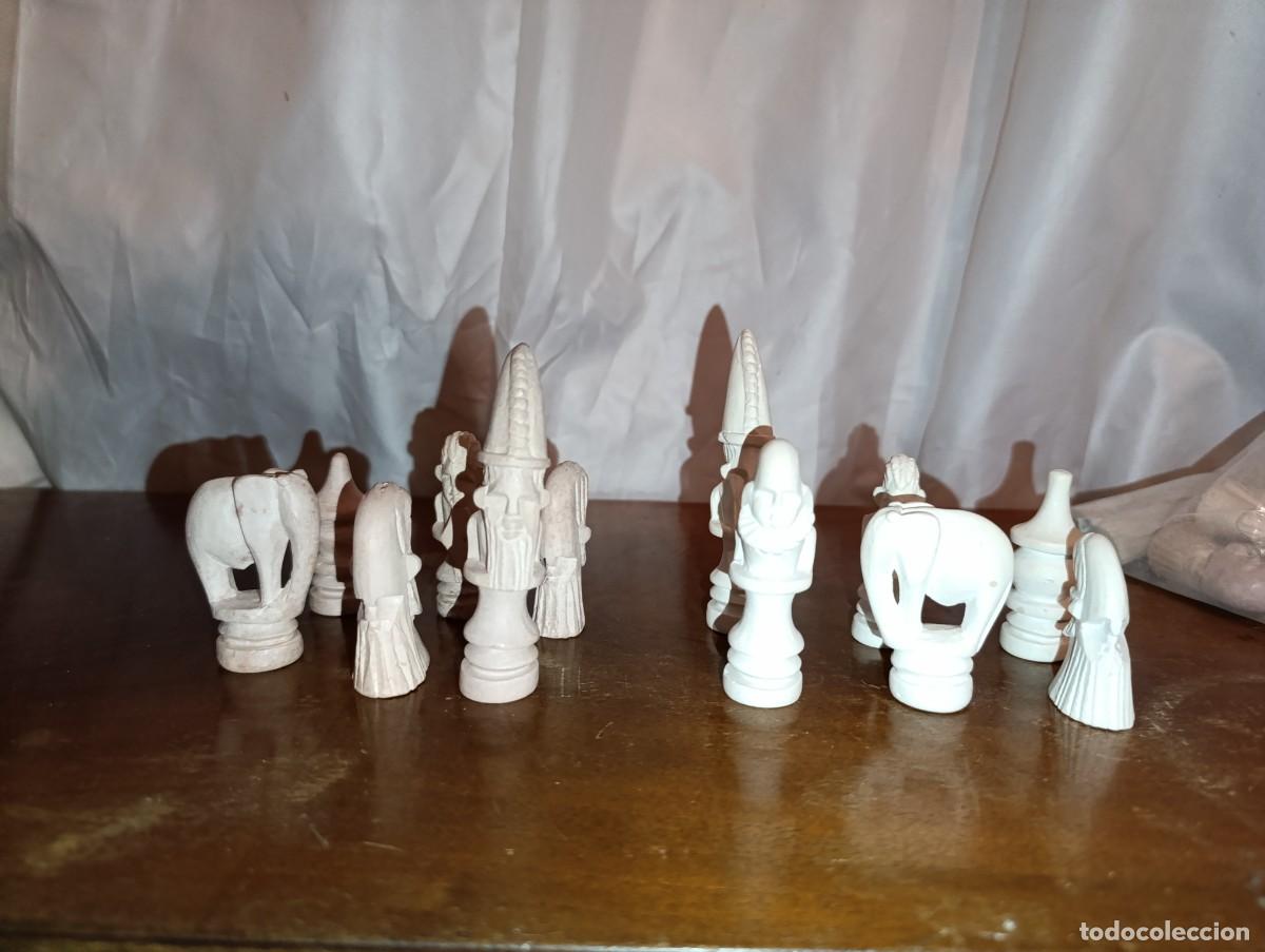 Juegos de mesa: Juego de Piezas de ajedrez de alabastro. - Foto 1