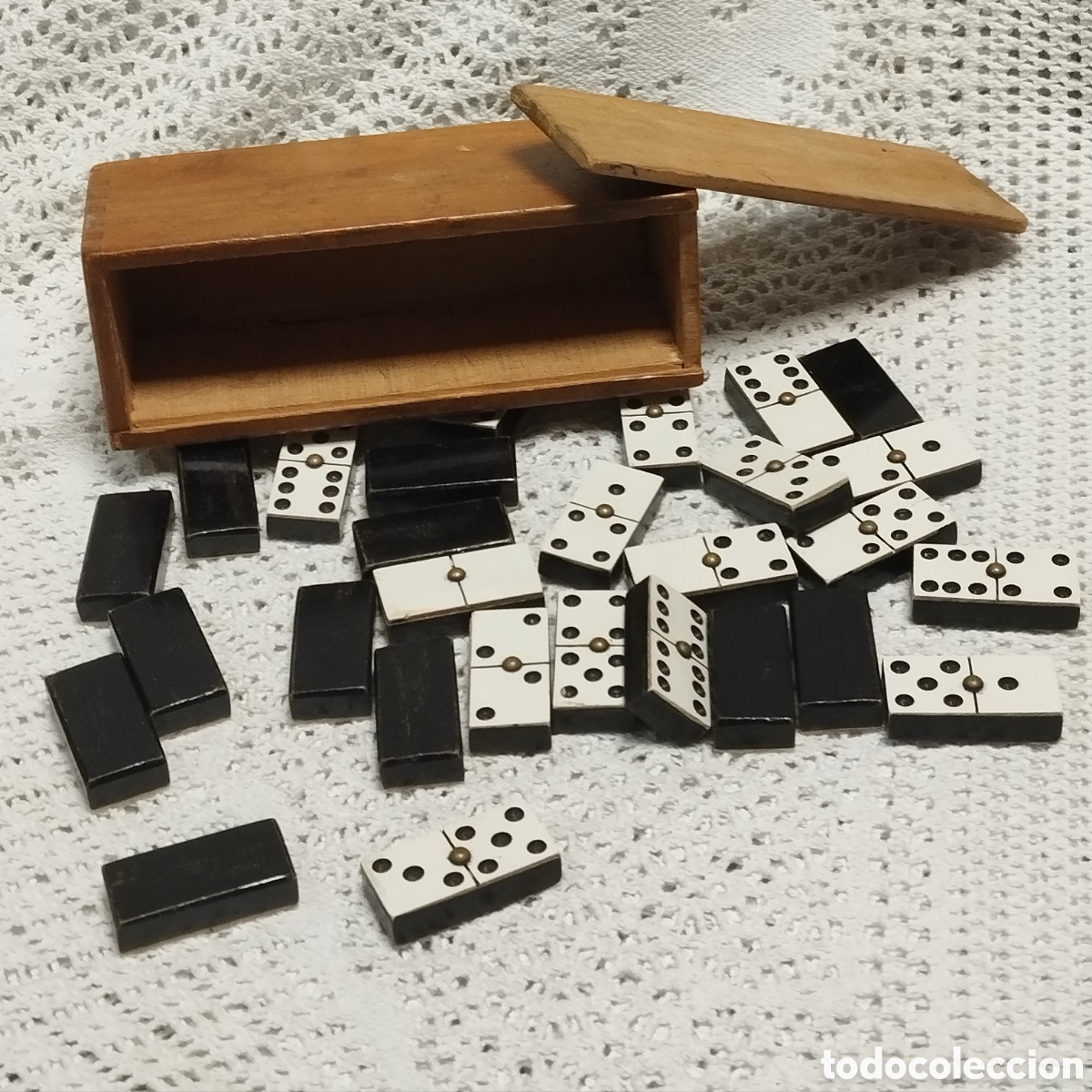 Juegos de mesa: Antiguo domino de madera - Foto 1