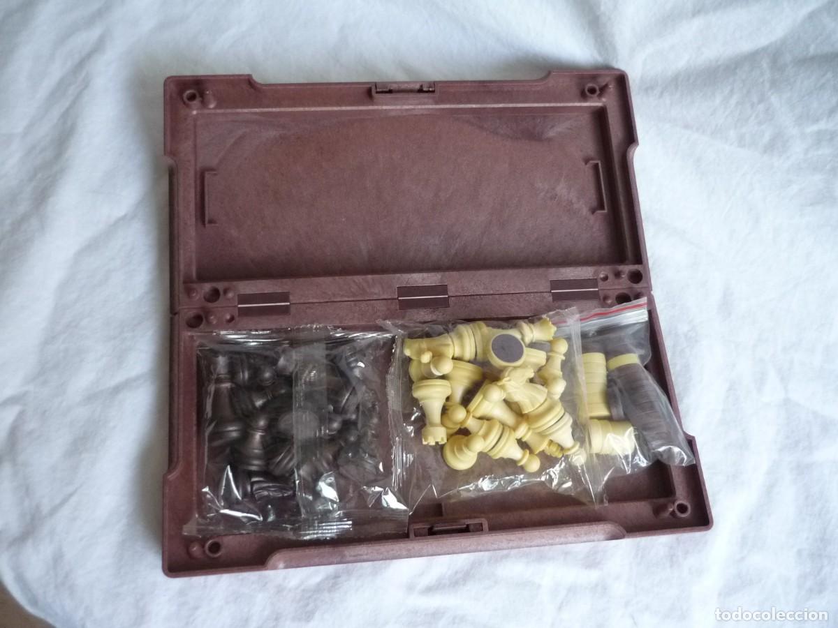 Juegos de mesa: Ajedrez de viaje magn&eacute;tico con damas, sin estrenar - Foto 2