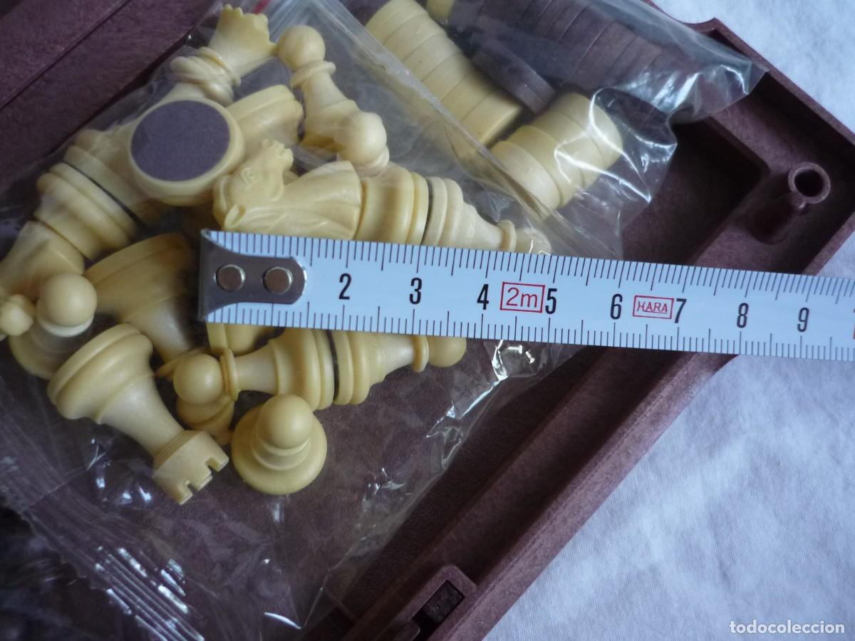 Juegos de mesa: Ajedrez de viaje magn&eacute;tico con damas, sin estrenar - Foto 4