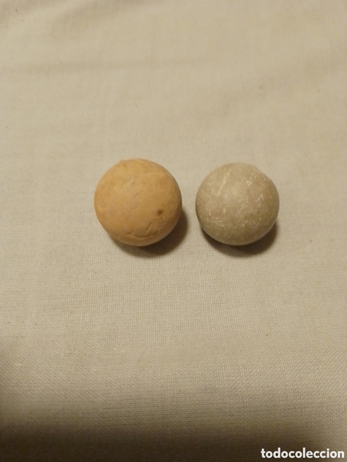 Juegos de mesa: Dos canicas antiguas de cer&aacute;mica. - Foto 1