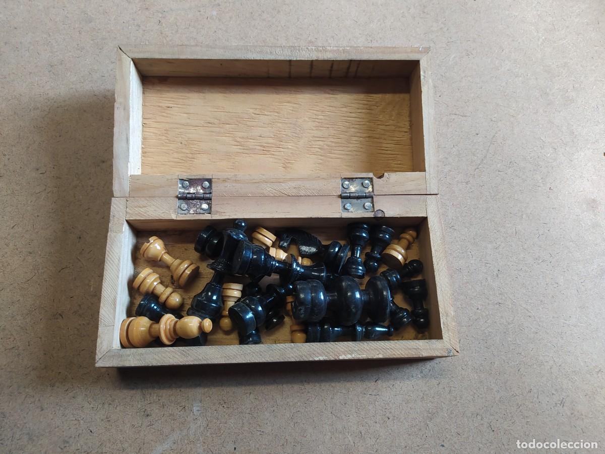 Juegos de mesa: Juego de ajedrez, incompleto - Foto 3