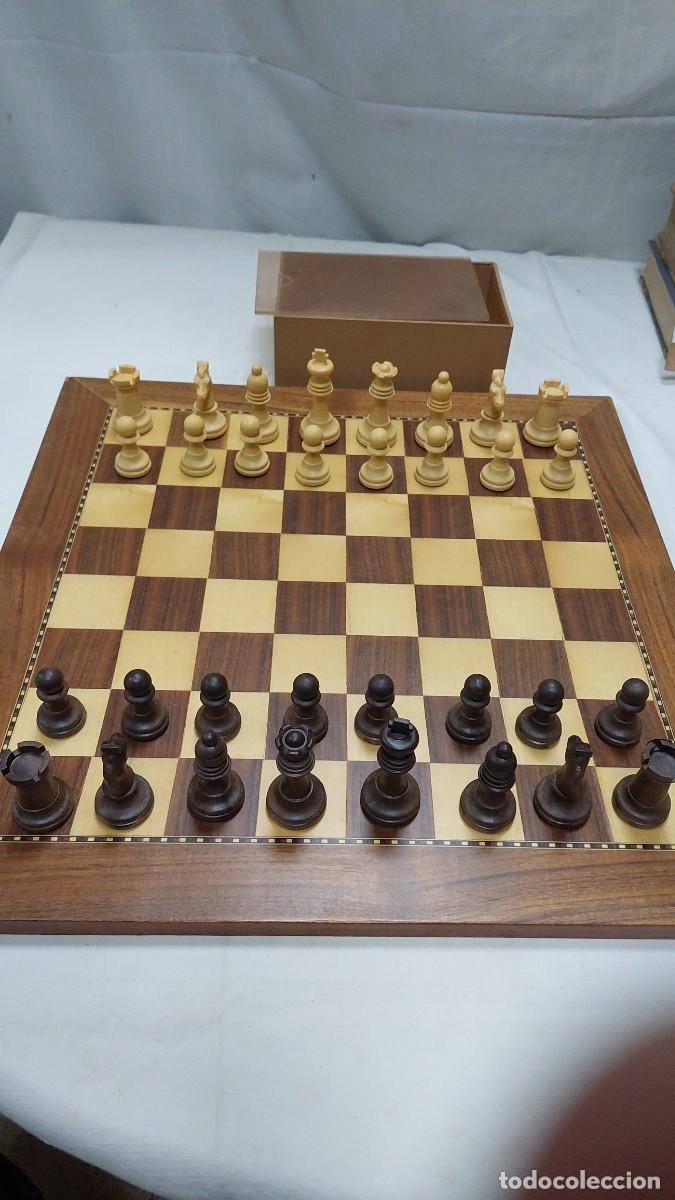 Juegos de mesa: Tablero de ajedrez con piezas de pasta plomadas - Foto 1