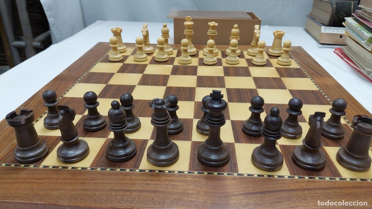 Juegos de mesa: Tablero de ajedrez con piezas de pasta plomadas - Foto 2