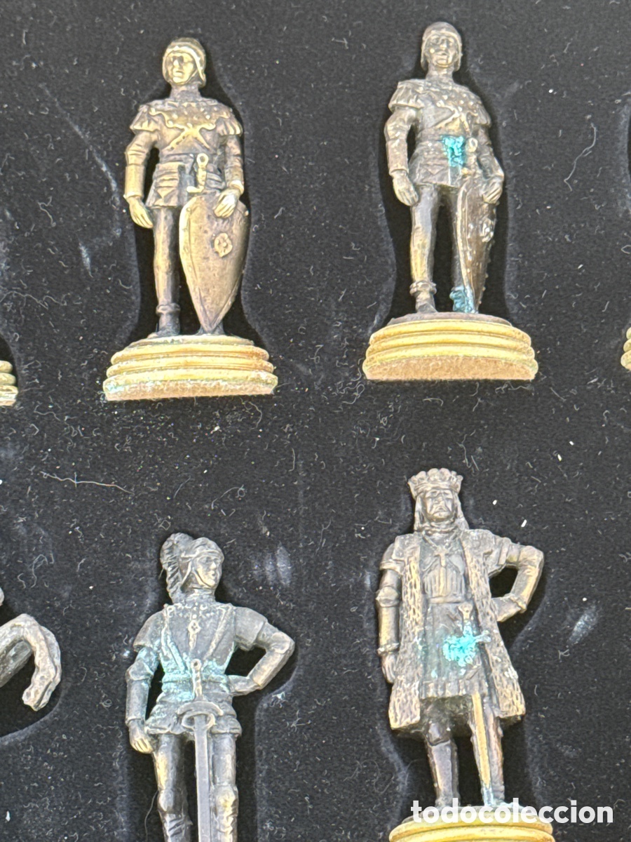 Juegos de mesa: Ajedrez antiguo de madera con las figuras de plomo completo - Foto 3