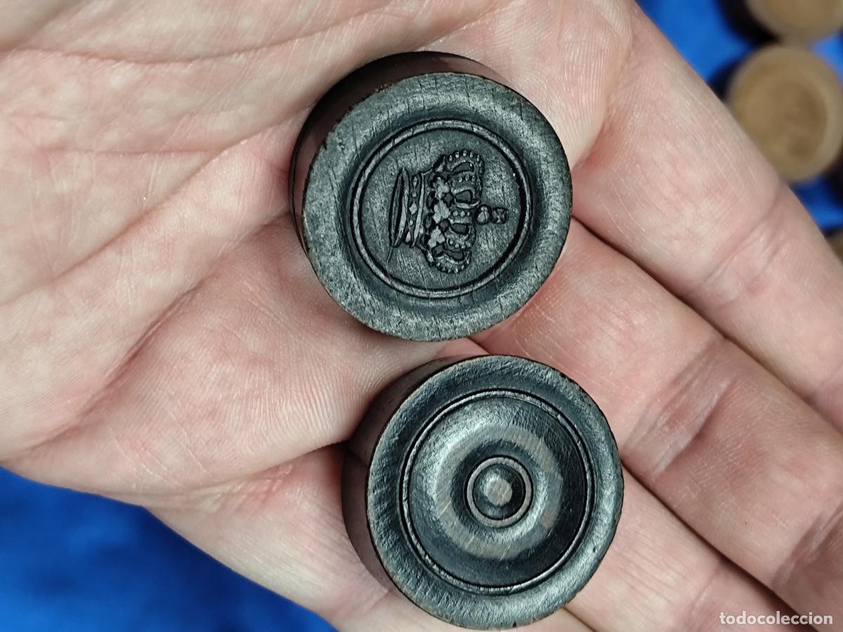 Juegos de mesa: ANTIGUO JUEGO DE DAMAS EN MADERA CON CORONA - Foto 5