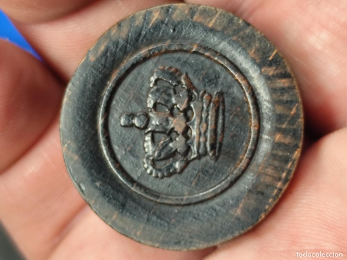 Juegos de mesa: ANTIGUO JUEGO DE DAMAS EN MADERA CON CORONA - Foto 7