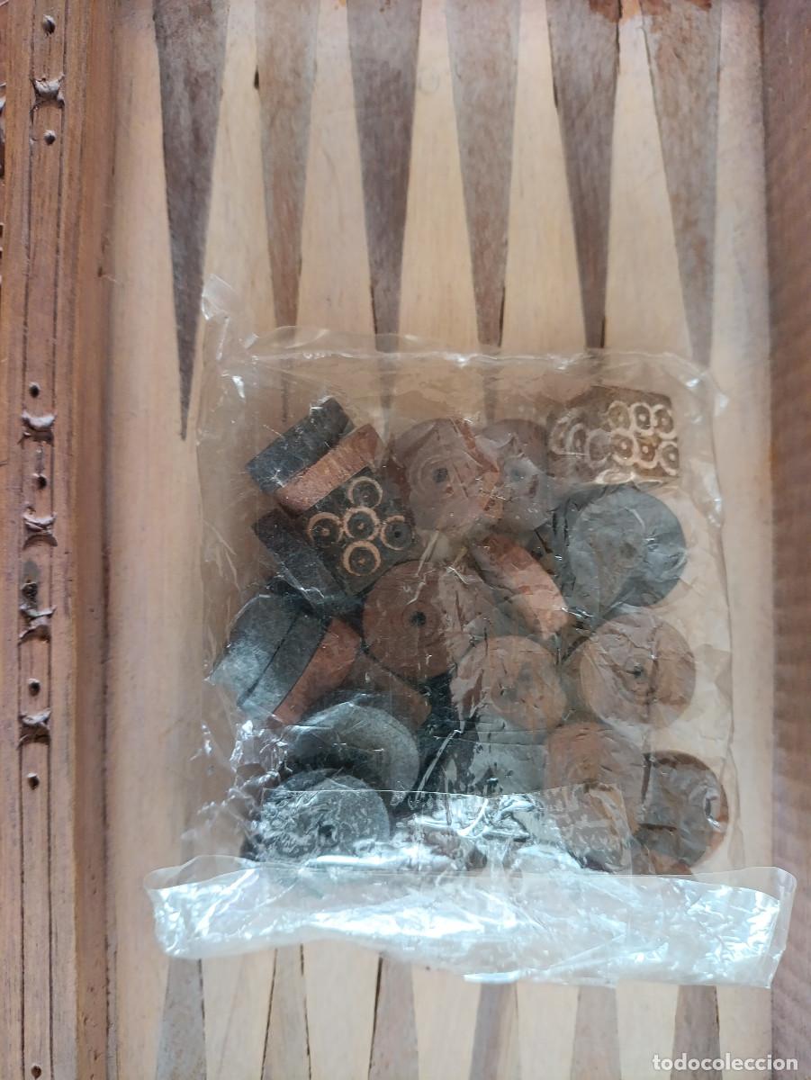 Juegos de mesa: MALETIN MADERA TALLADA AJEDREZ Y BACKGAMMON - Foto 4