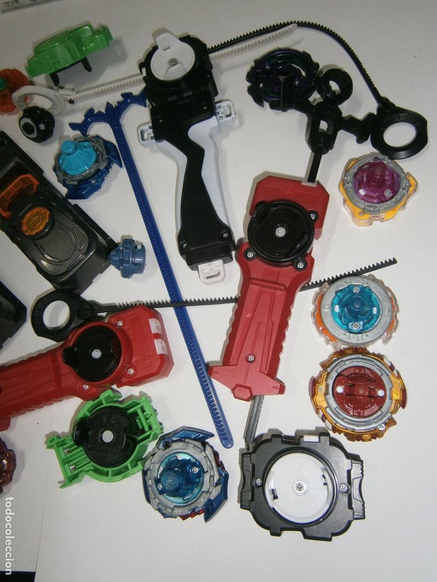 Juegos de mesa: LOTE COMPLEMENTOS Y TROMPOS BEYBLADE - Foto 2