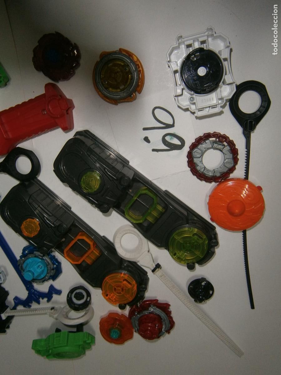 Juegos de mesa: LOTE COMPLEMENTOS Y TROMPOS BEYBLADE - Foto 3