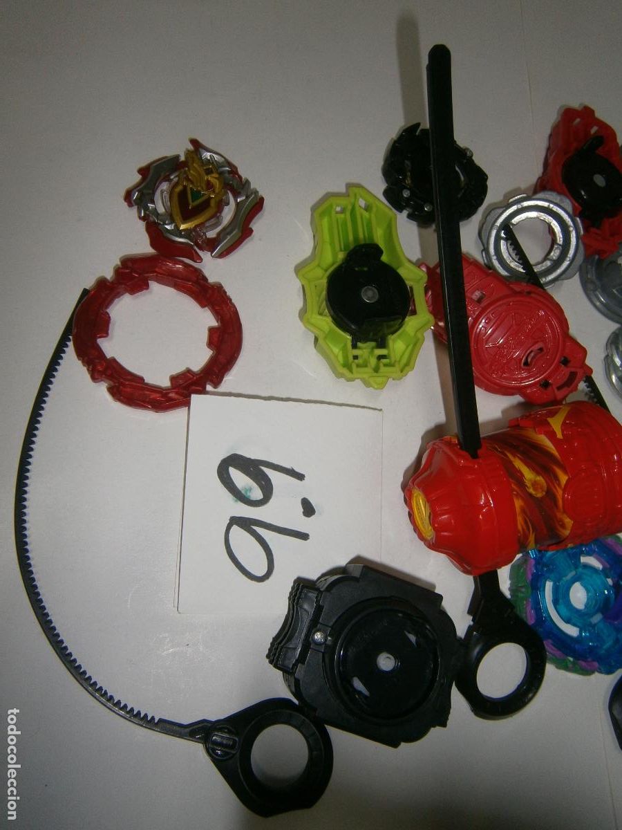 Juegos de mesa: LOTE COMPLEMENTOS Y TROMPOS BEYBLADE - Foto 2