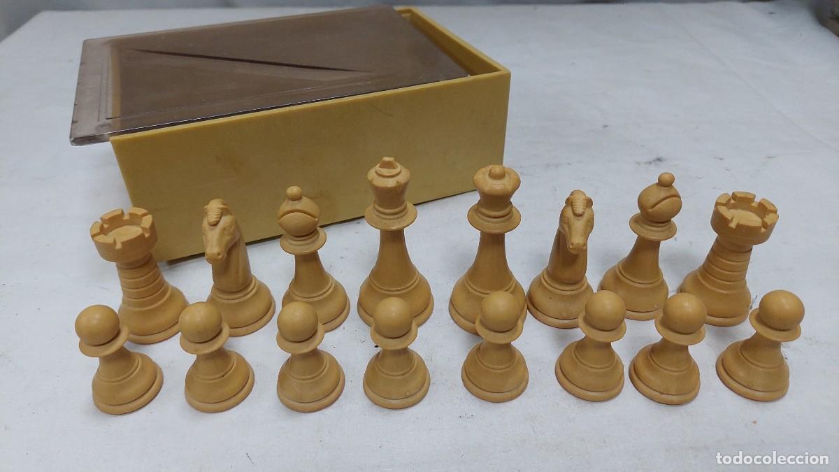 Juegos de mesa: Fichas de ajedrez de pasta a&ntilde;os 70 - Foto 2