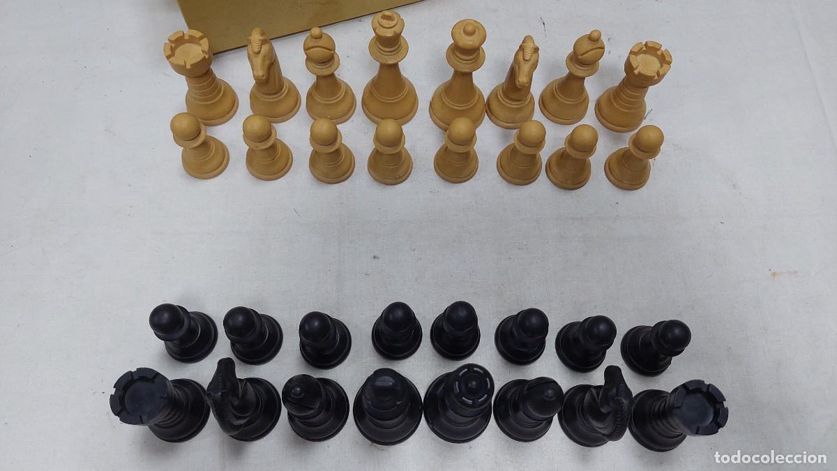 Juegos de mesa: Fichas de ajedrez de pasta a&ntilde;os 70 - Foto 3