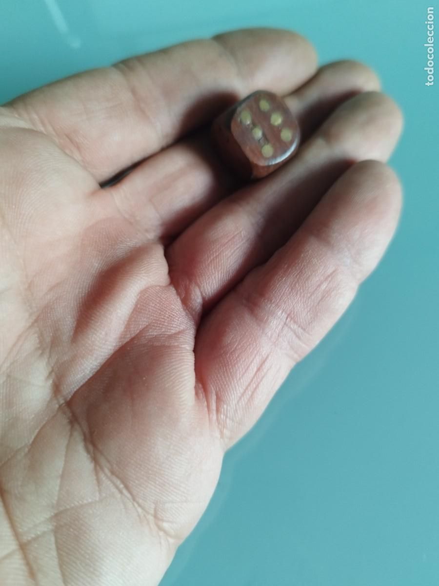 Juegos de mesa: Antiguo dado de madera. - Foto 1