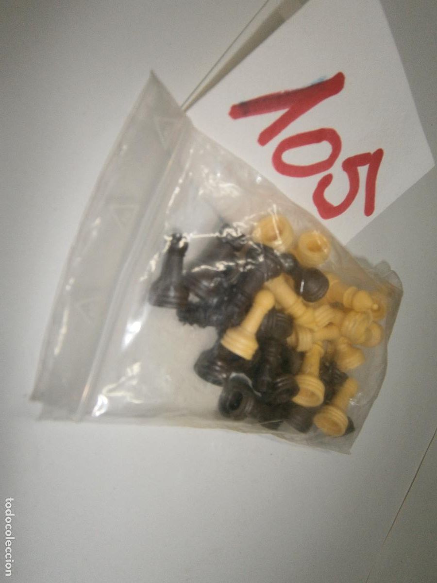Juegos de mesa: MINI PIEZAS DE AJEDREZ (+- 2 CM) - Foto 1