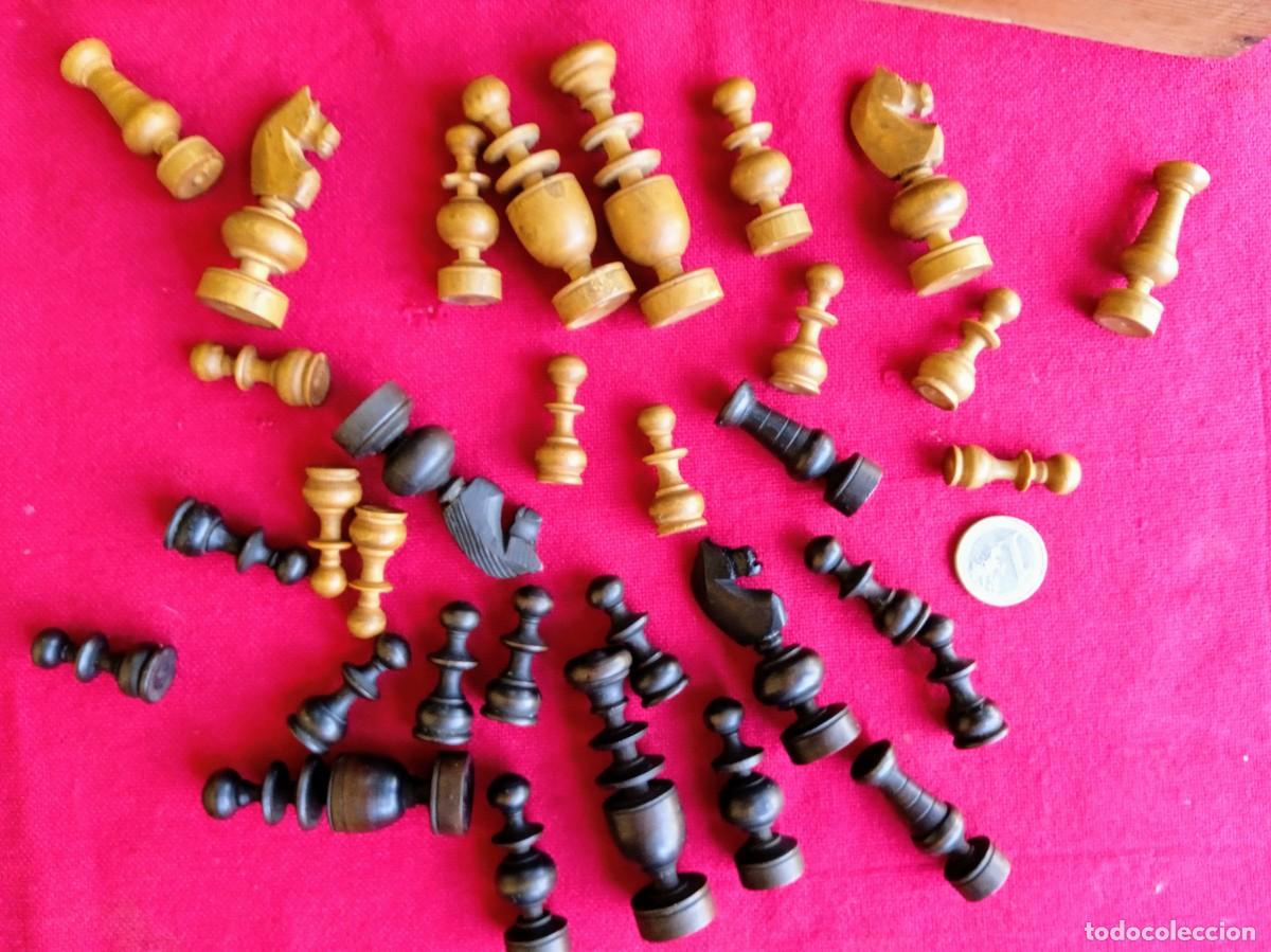 Juegos de mesa: Ajedrez antiguo completo de madera torneada con estuche - Foto 6