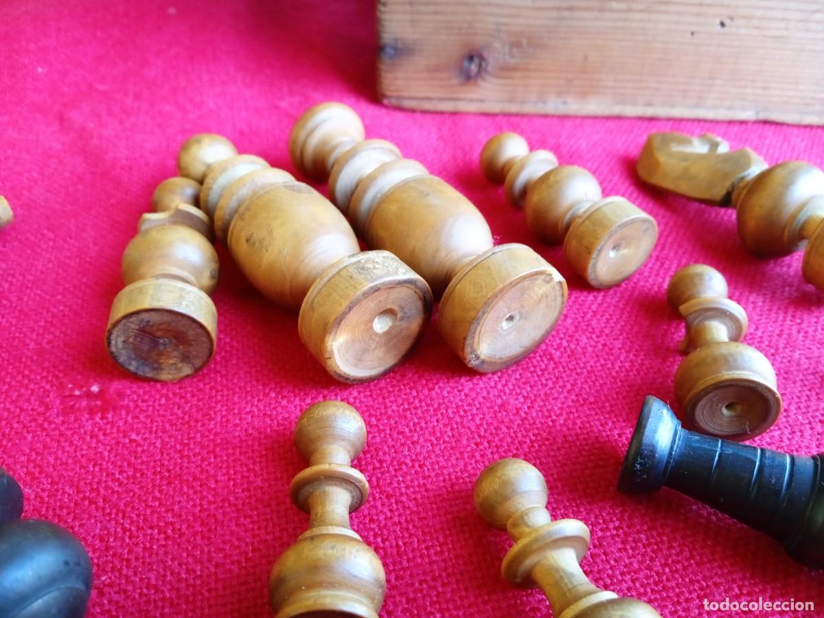 Juegos de mesa: Ajedrez antiguo completo de madera torneada con estuche - Foto 8