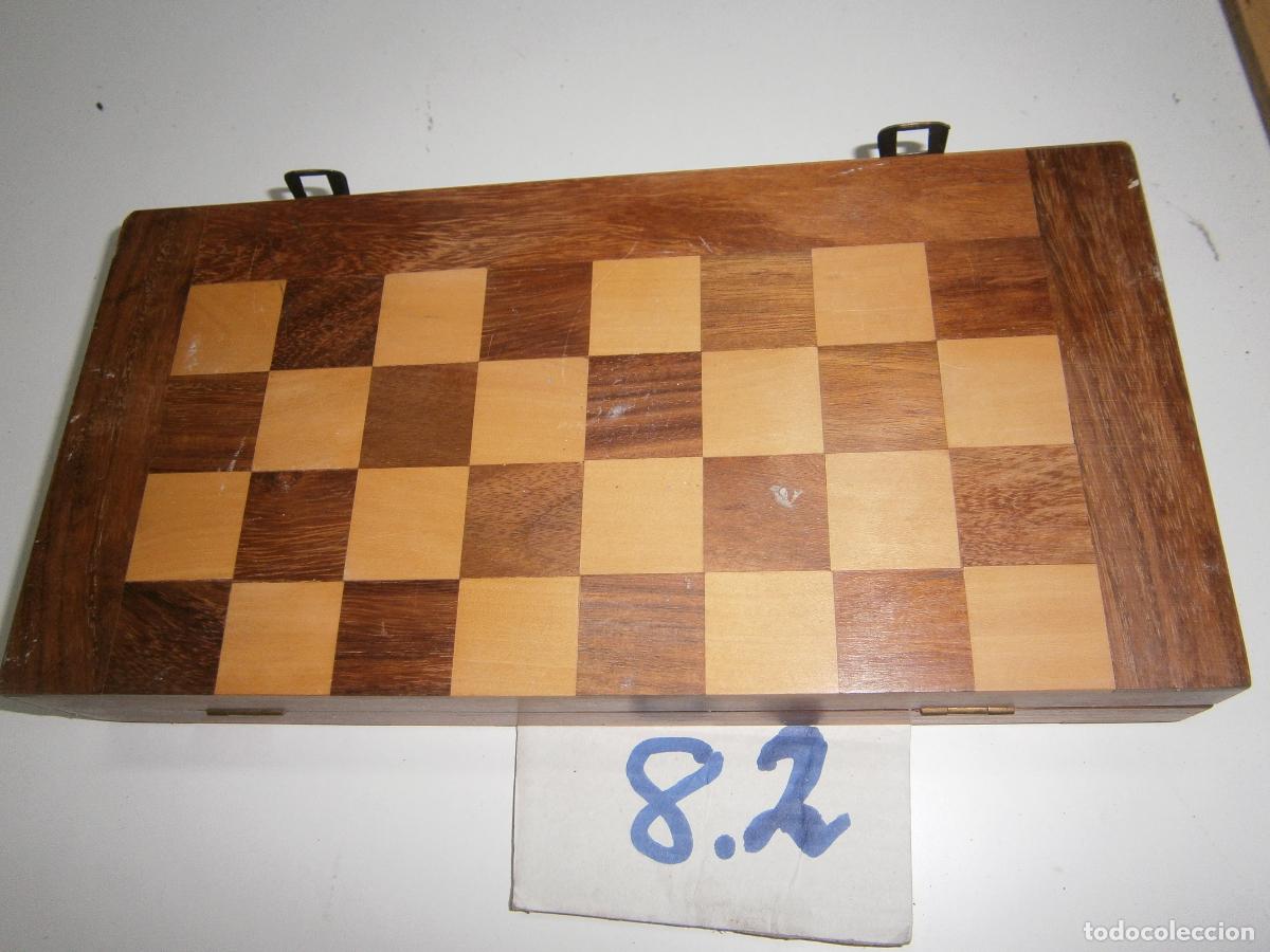 Juegos de mesa: ANTIGUO AJEDREZ DE MADERA PLEGABLE MALETIN COMPLETO - Foto 2