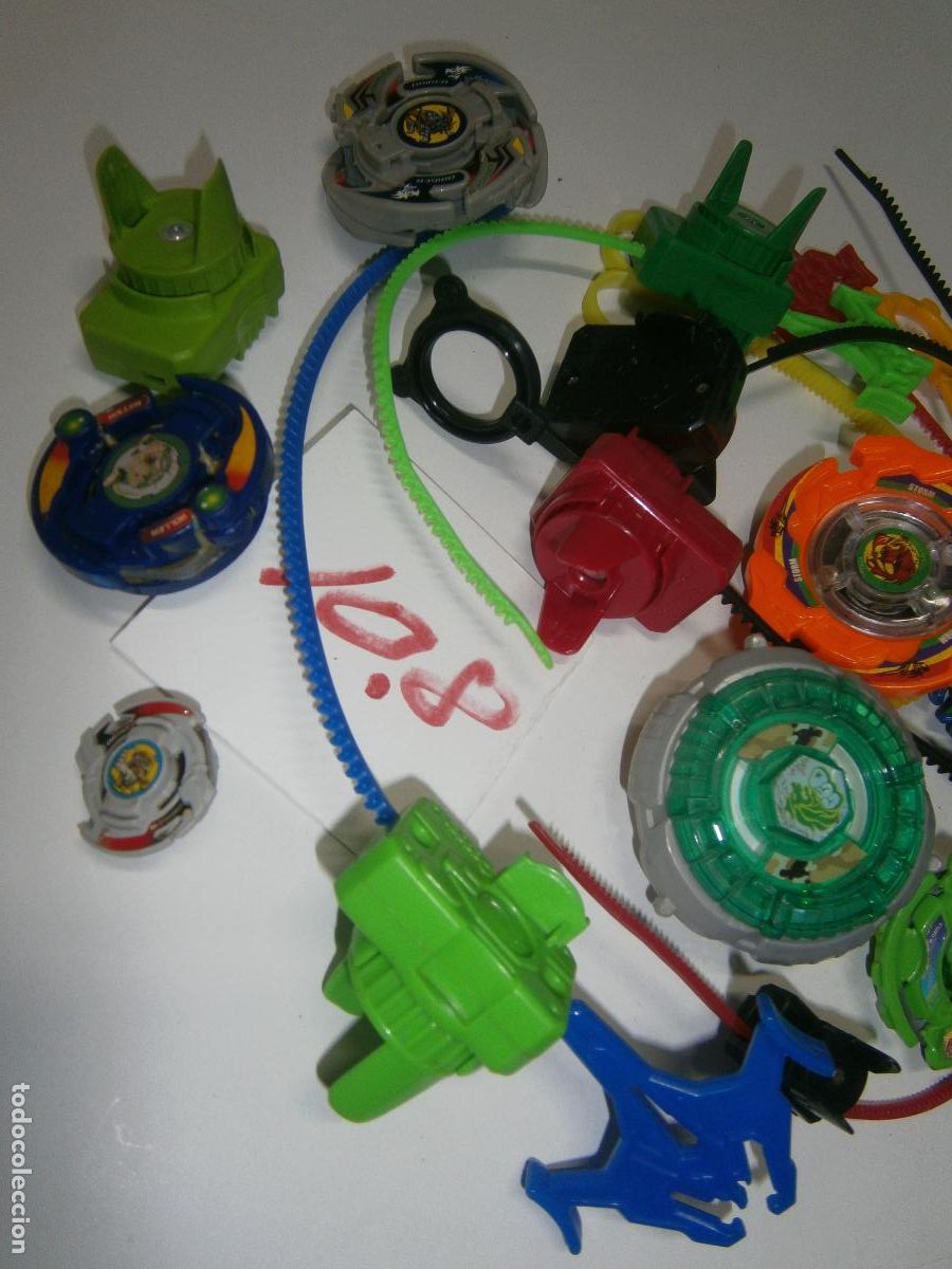 Juegos de mesa: GRAN LOTE BEYBLADE (PEONZAS Y LANZADERAS) - Foto 2