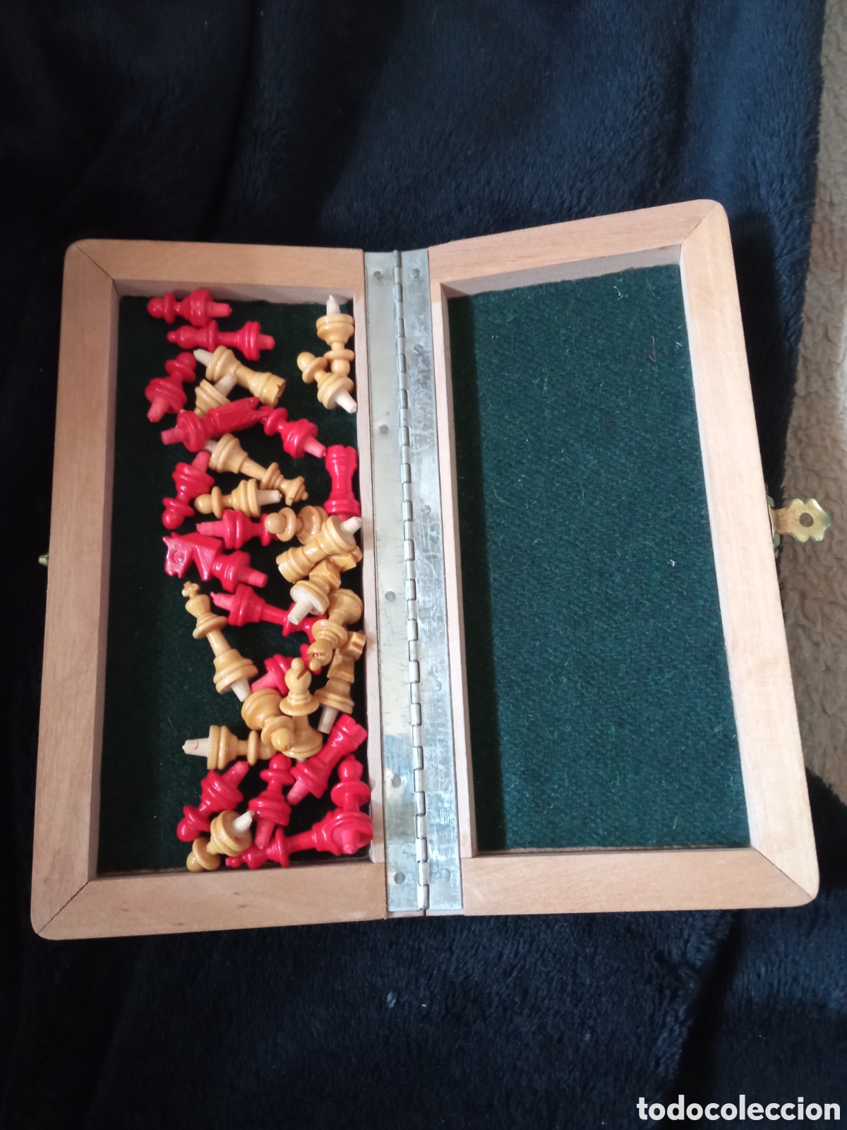 Juegos de mesa: Antiguo ajedrez de madera de bolsillo - Foto 2