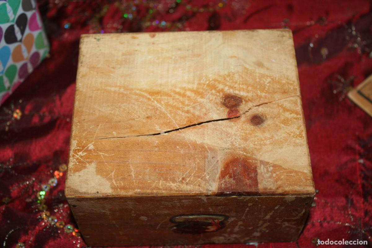 Juegos de mesa: figuras de ajedrez en caja y damas - Foto 3