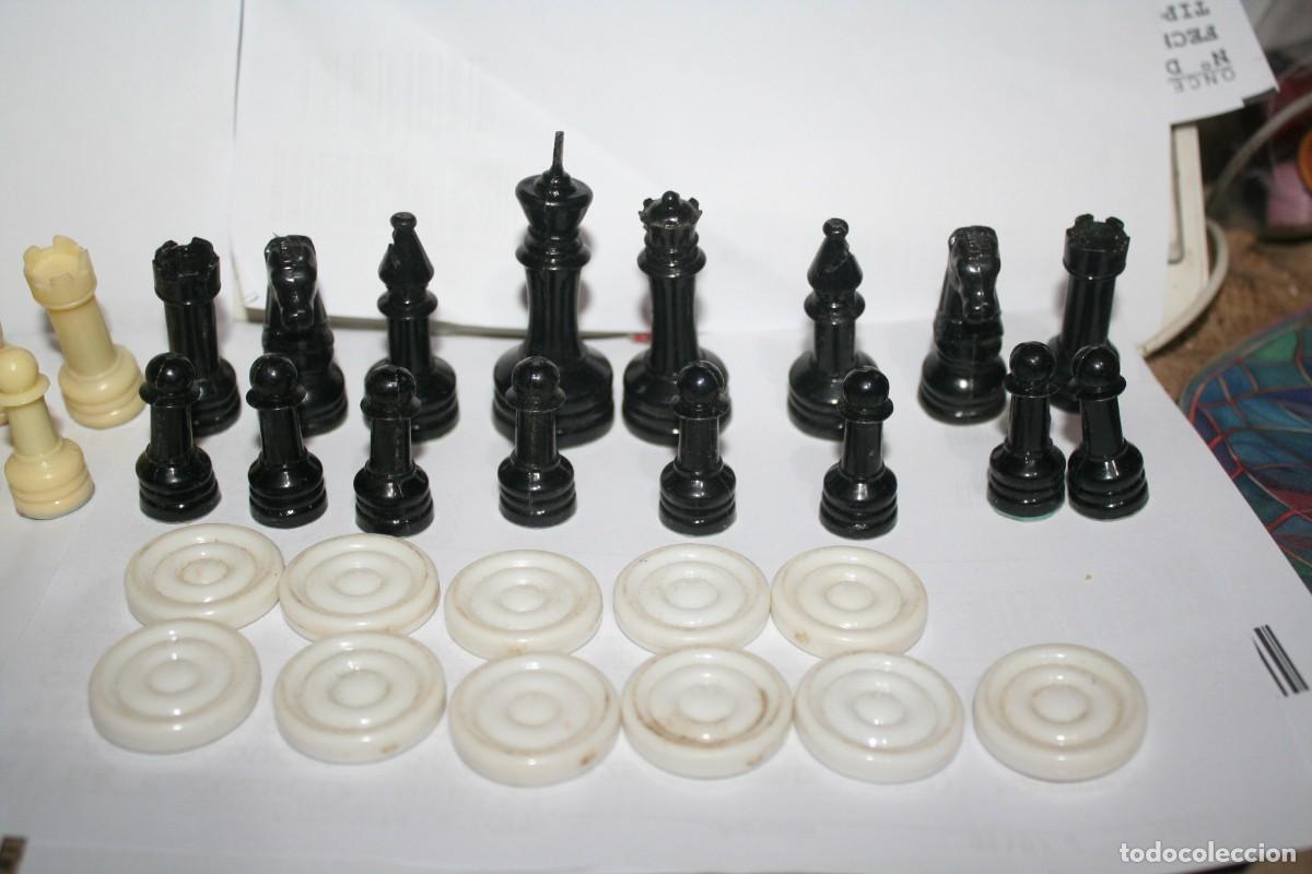 Juegos de mesa: figuras de ajedrez en caja y damas - Foto 4
