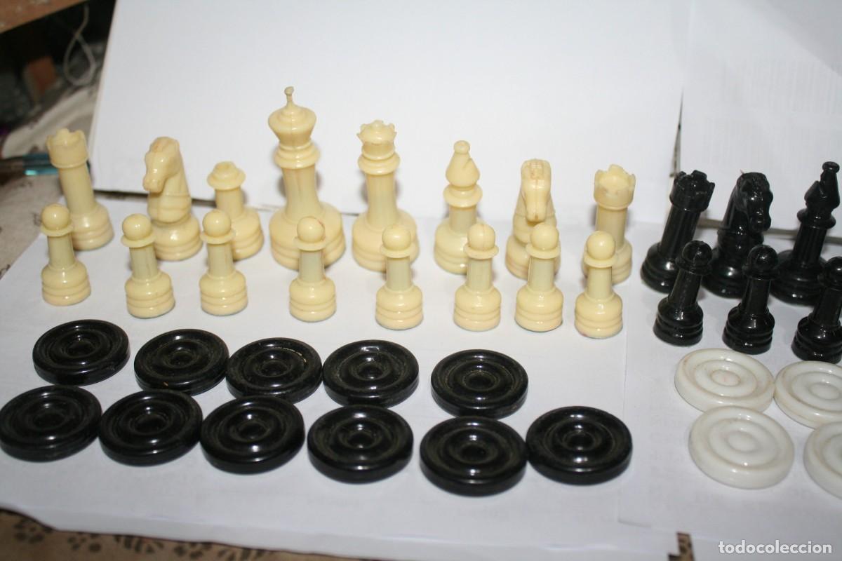 Juegos de mesa: figuras de ajedrez en caja y damas - Foto 5