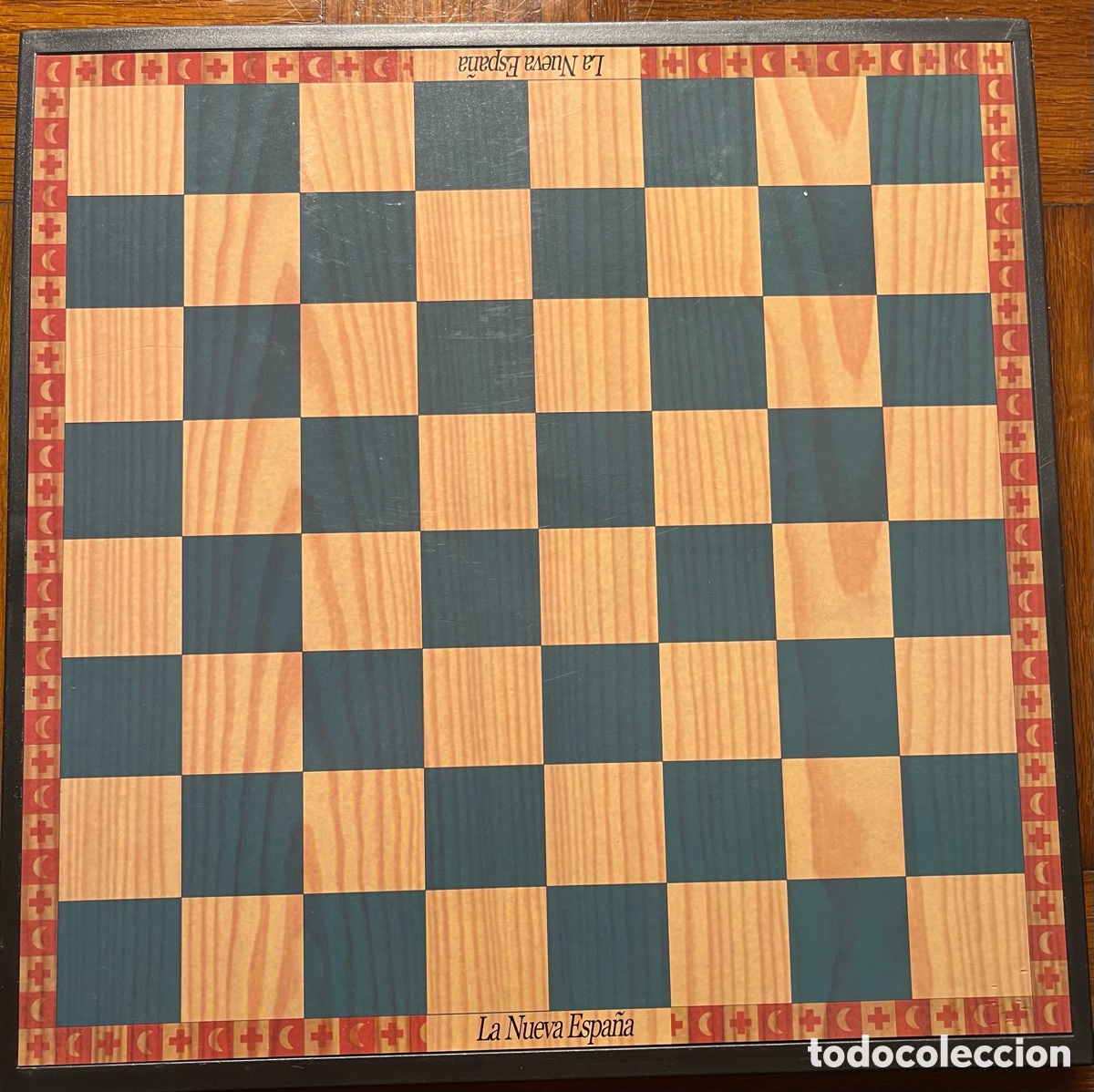 Juegos de mesa: Vendo ajedrez de figuras met&aacute;licas - Foto 2