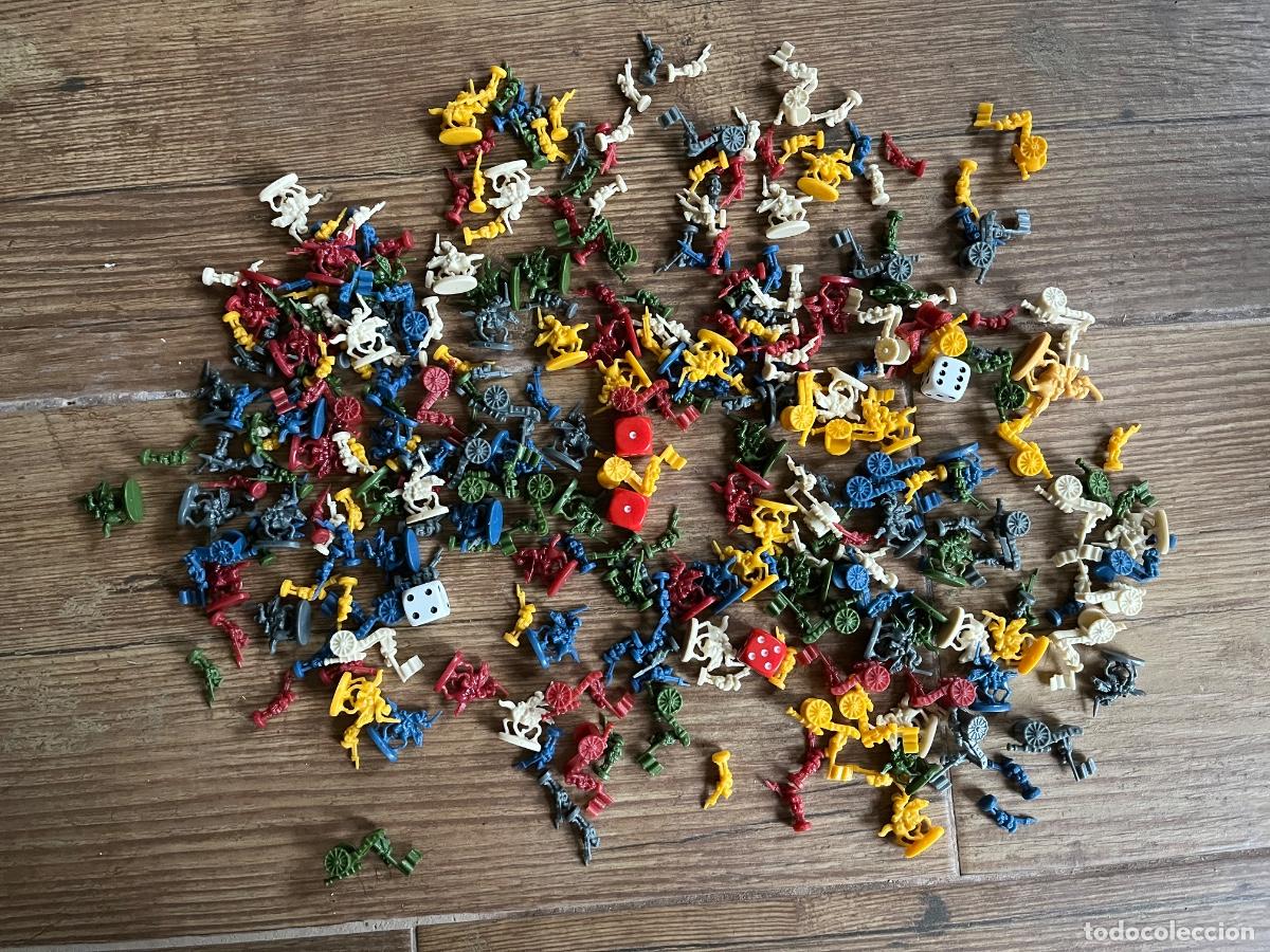 Juegos de mesa: LOTE DE FIGURAS DE DIFERENTES EJ&Eacute;RCITOS DEL RISK - Foto 1