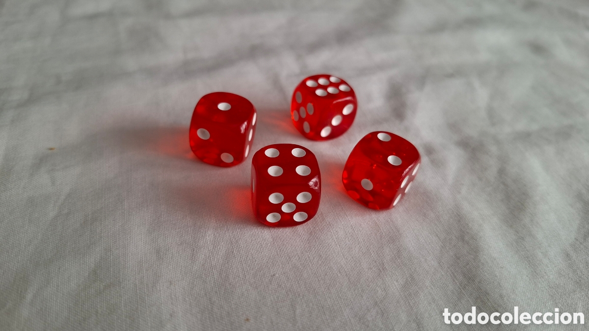 Juegos de mesa: 4 DADOS ROJOS transl&uacute;cidos - Foto 1