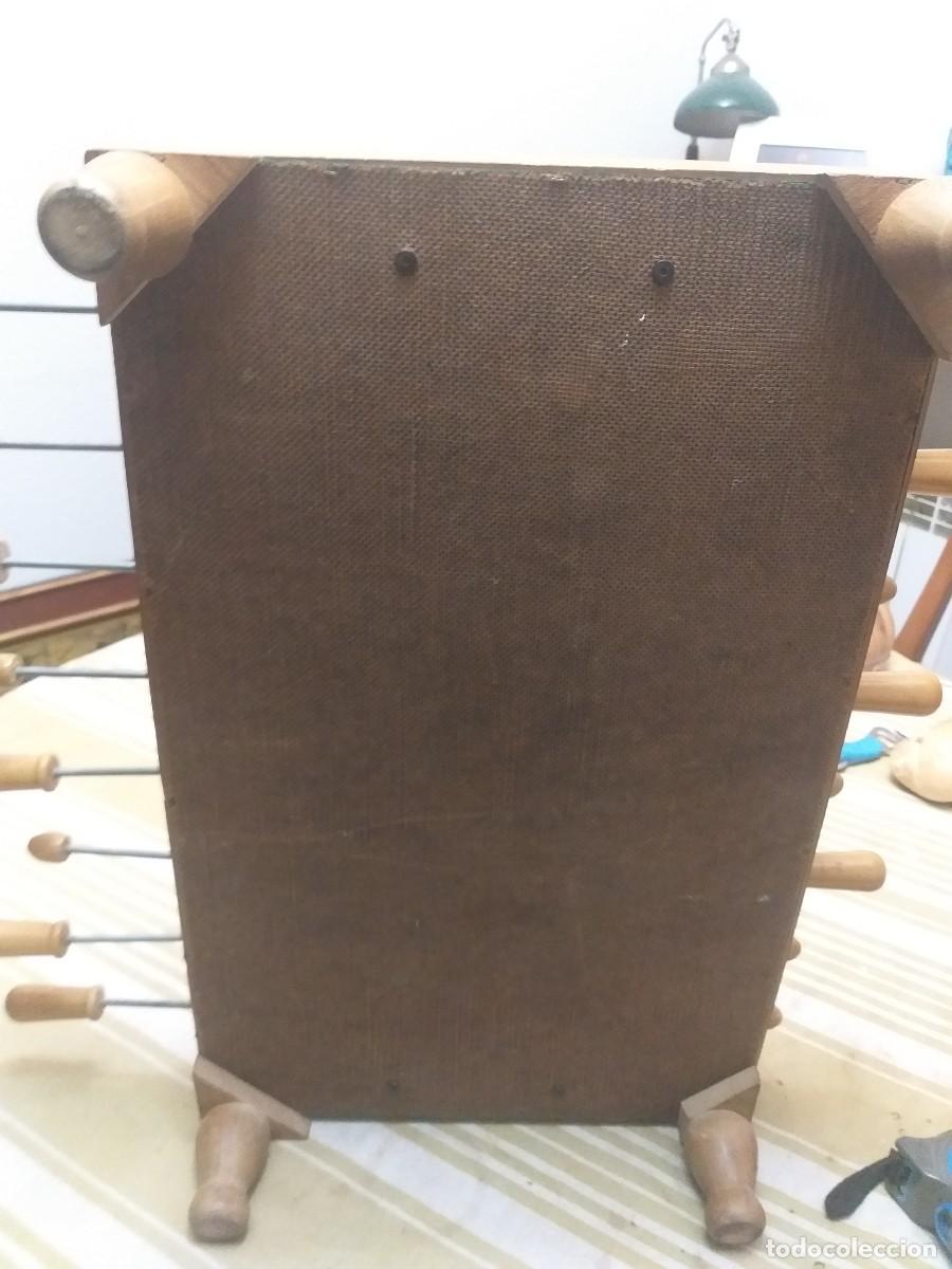 Juegos de mesa: futbolin de madera a&ntilde;os 50 - Foto 5