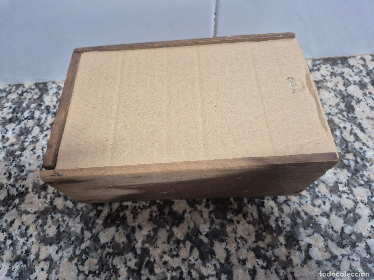 Juegos de mesa: ANTIGUO JUEGO AJEDREZ DE MADERA CON CAJA. - Foto 9