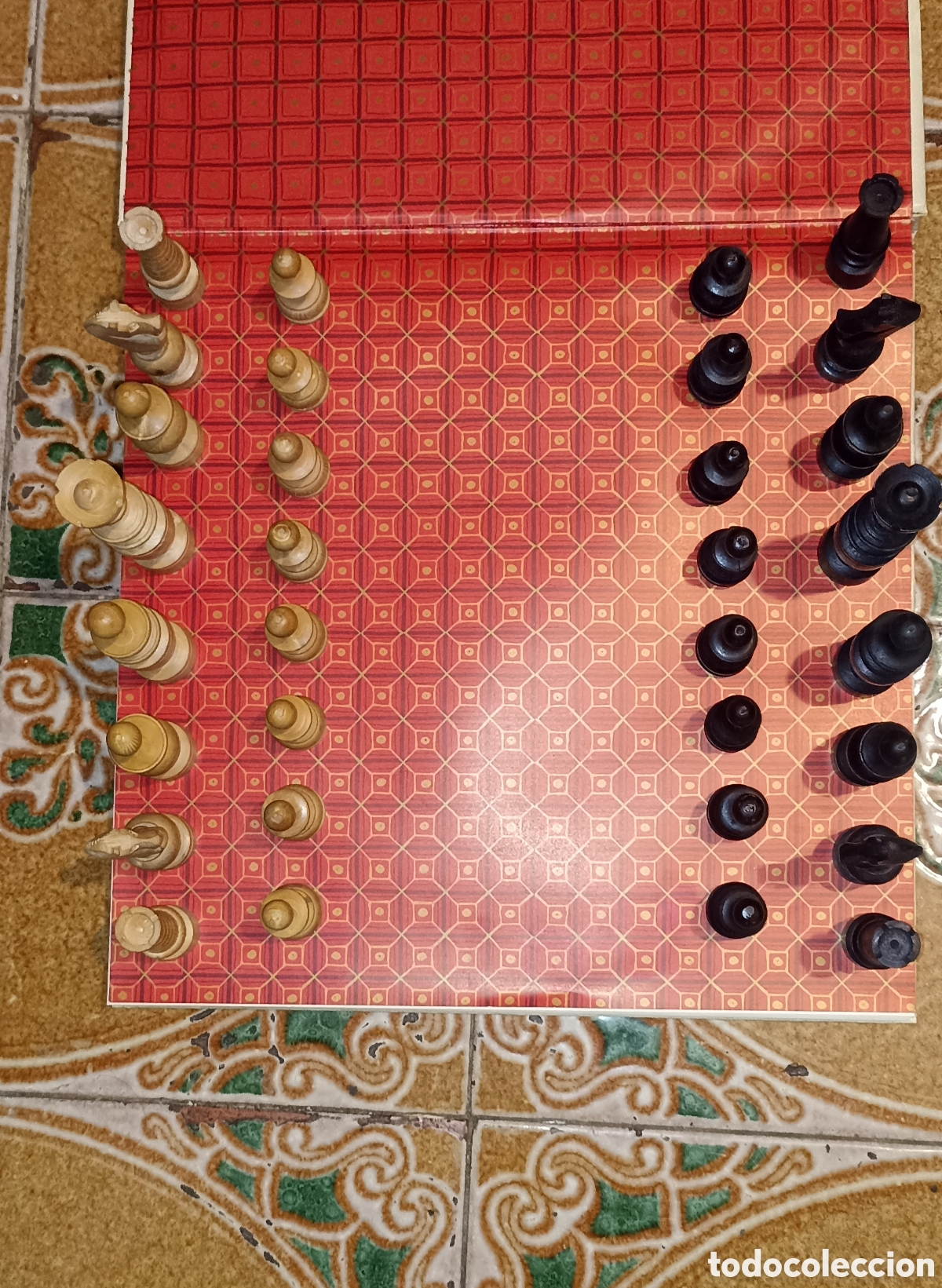 Board Games: Juego completo de ajedrez de madera tallada &ndash; a&ntilde;os 70