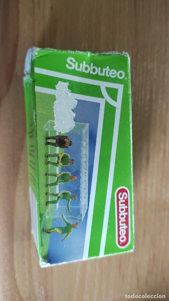 Juegos de mesa: Caja Subbuteo jugadores banquillo Ref 61139 - Foto 2
