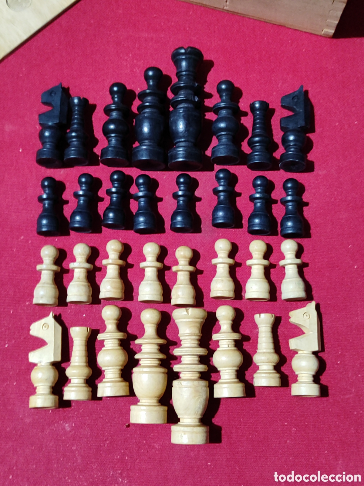 Juegos de mesa: Antiguo ajedrez de madera completo - Foto 2