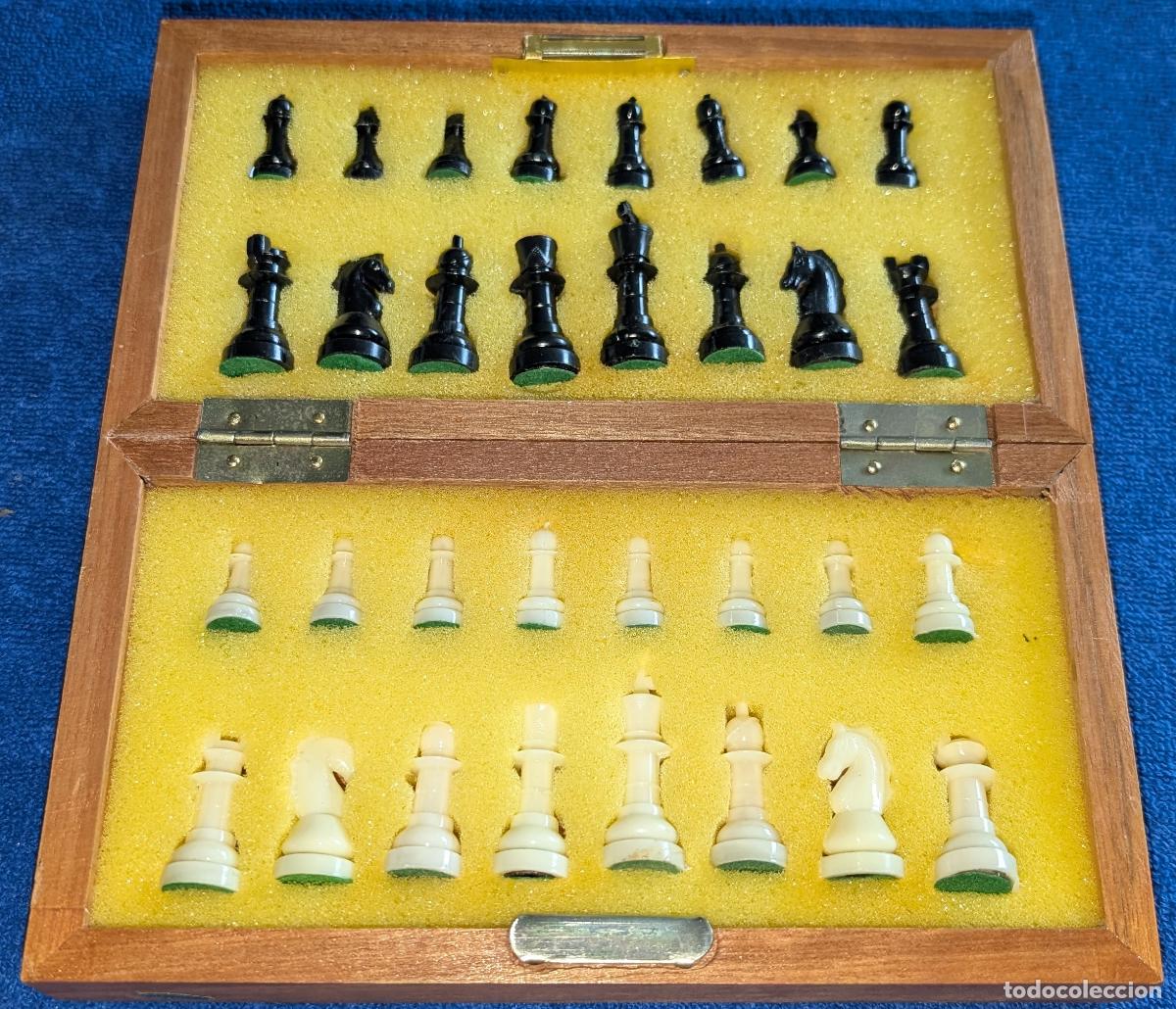 Juegos de mesa: Ajedrez m&aacute;gn&eacute;rico con estuche original - Foto 4