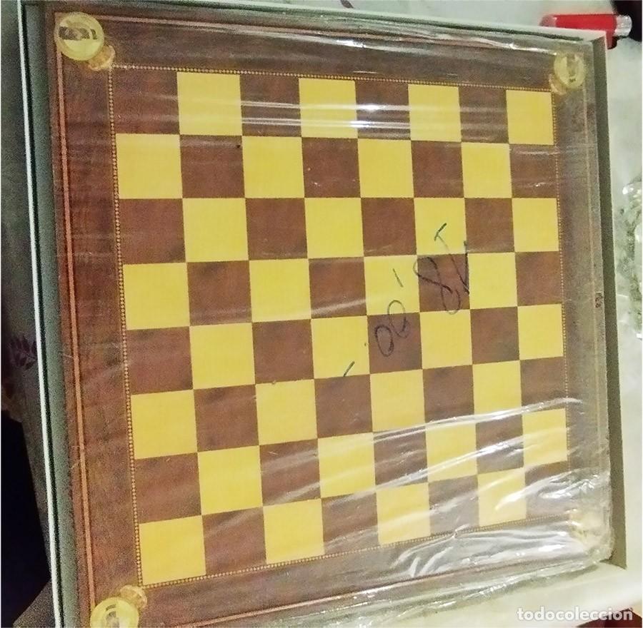 Juegos de mesa: AJEDREZ DEL REAL MADRID CON TABLERO Y ESTUCHE - Foto 3