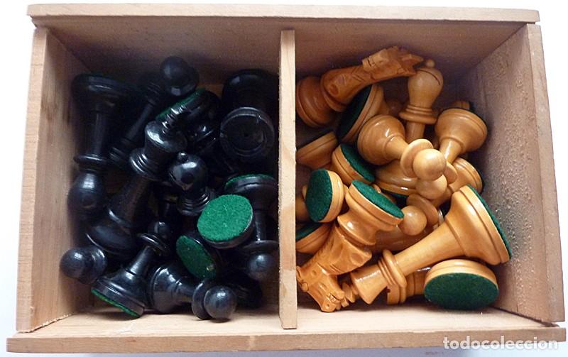 Juegos de mesa: FICHAS DE AJEDREZ CL&Aacute;SICO STAUNTON 5 - MADERA PINTADA A MANO - BASE DE FIELTRO VERDE - COMO NUEVO