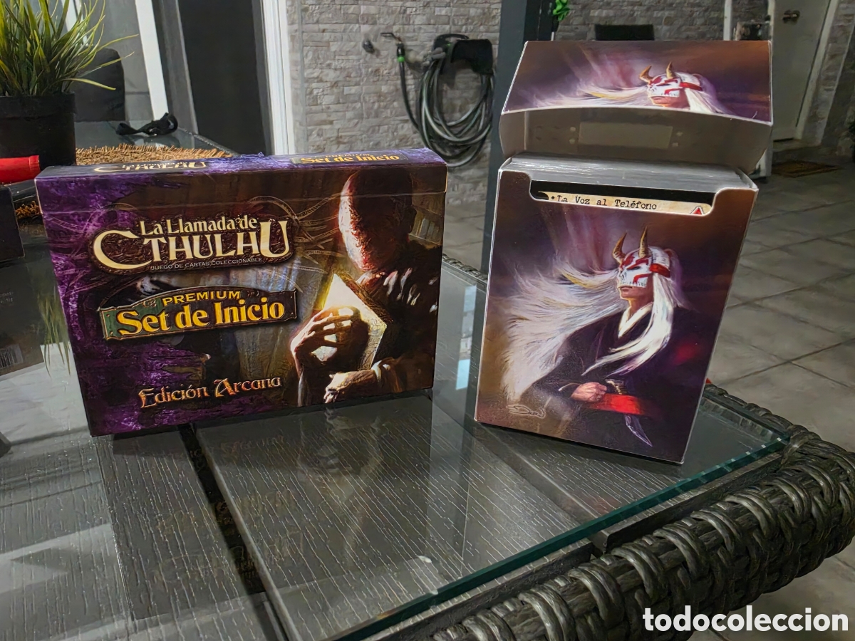 Juegos de mesa: Set de inicio premium del juego de cartas coleccionables La Llamada de Cthulhu. Edici&oacute;n Arcana.