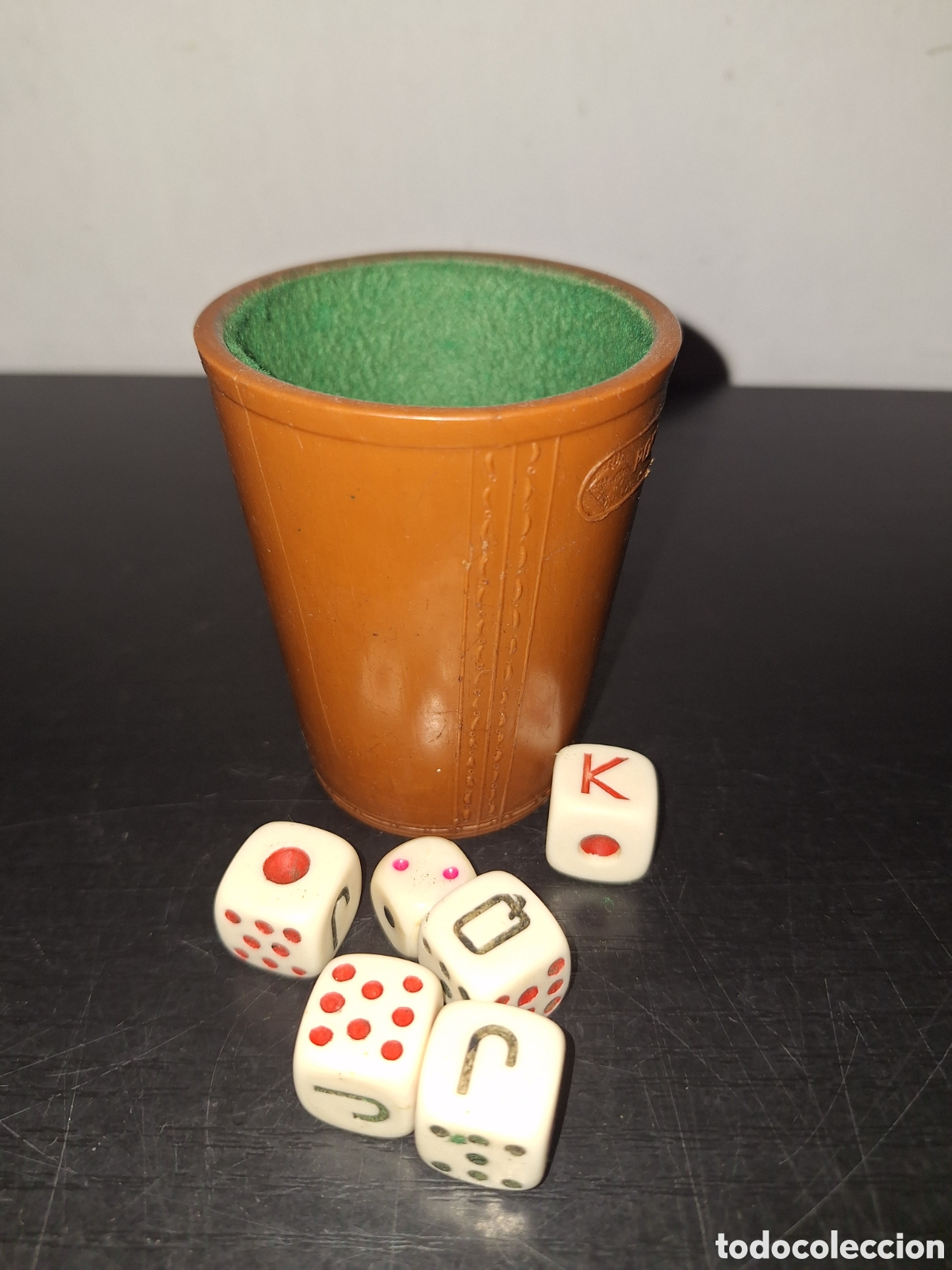 Juegos de mesa: Juego de cubilete y dados de p&oacute;ker