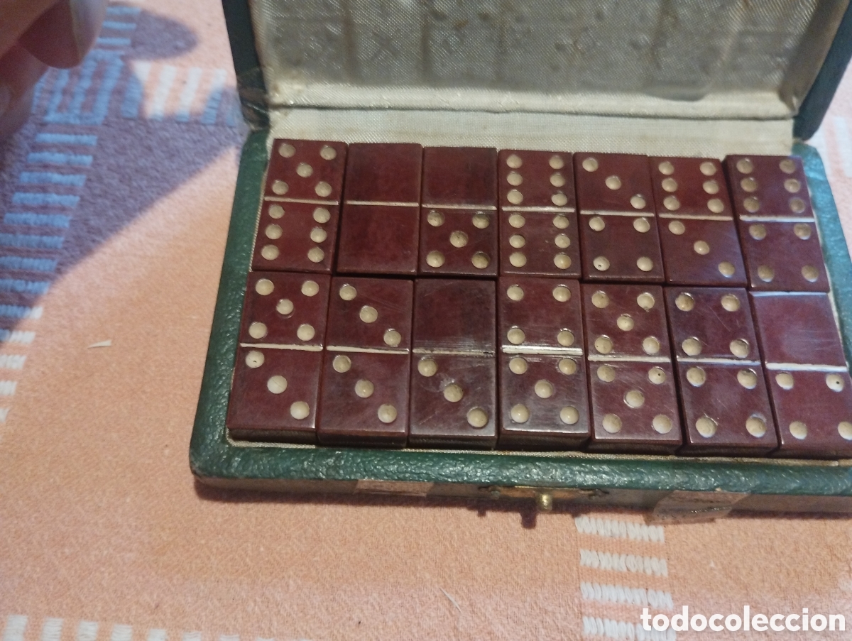 Juegos de mesa: Antiguo y curioso domin&oacute; en miniatura fabricado en Mah&oacute;n