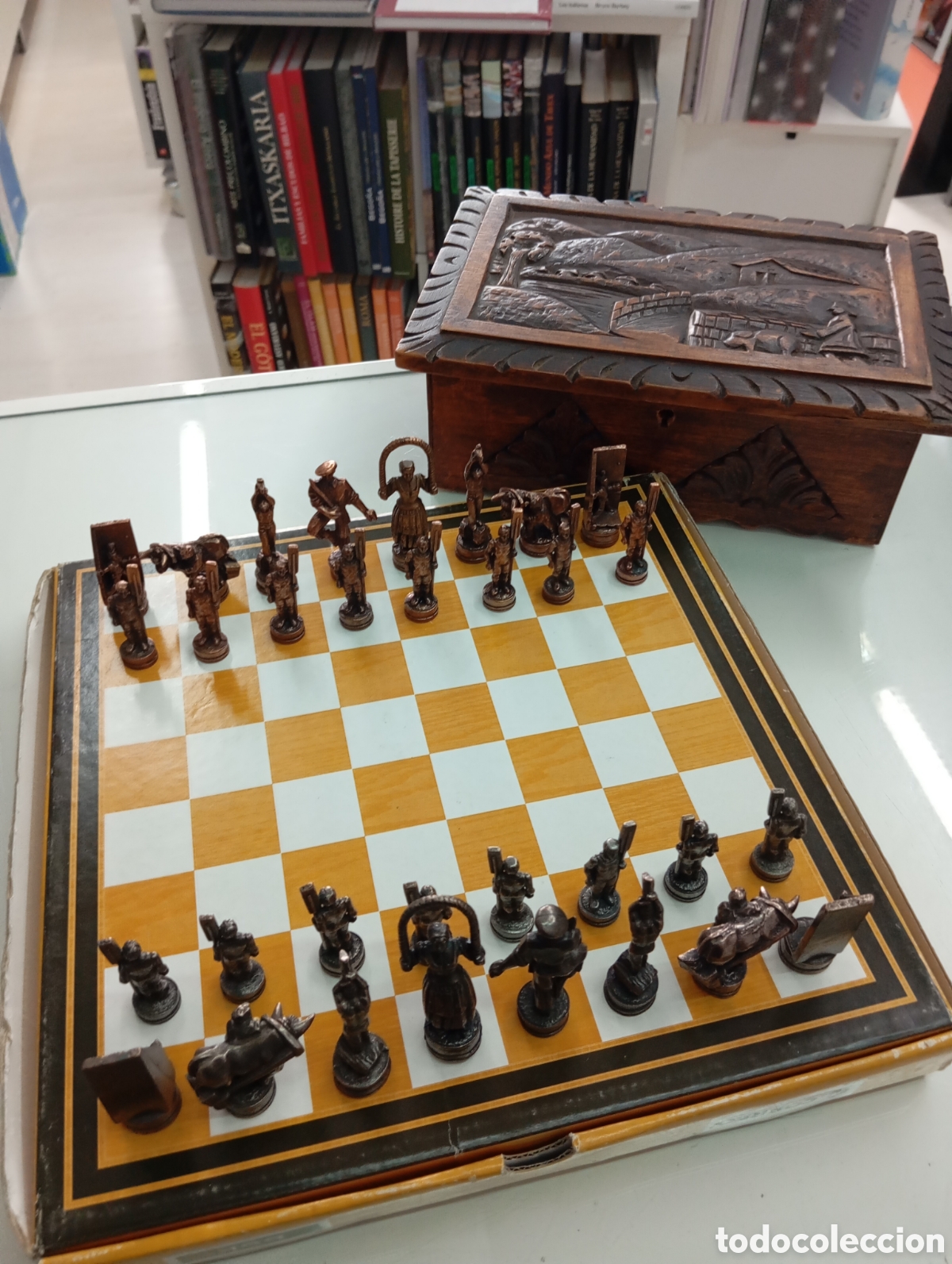 Juegos de mesa: AJEDREZ VASCO CON ANTIGUA KUTXA TALLADA BIZKAIKO XAKE JOKOA PAIS VASCO DANTZARI BASERRI