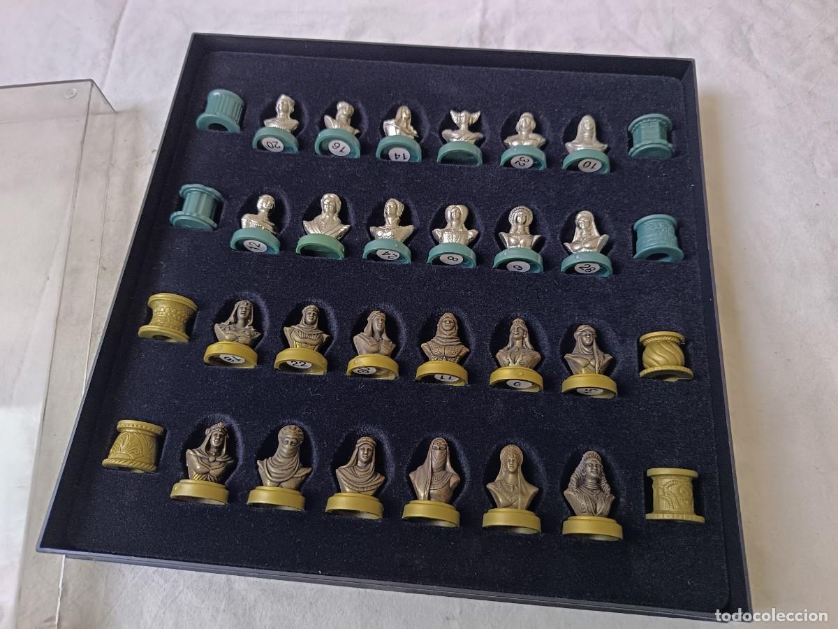 Juegos de mesa: Ajedrez con caja tablero, extra&ntilde;as figuras, moros y cristianos o similar, compelto