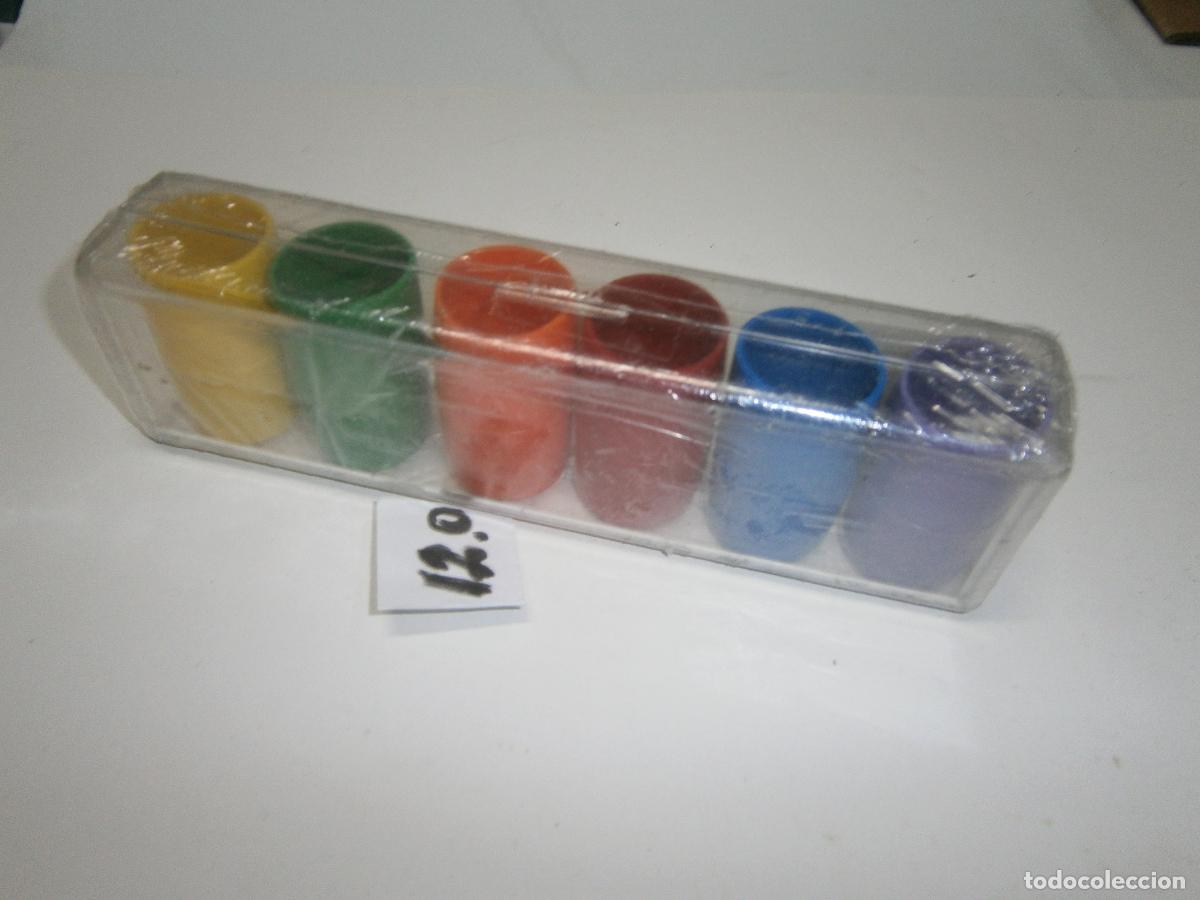Juegos de mesa: ANTIGUO JUEGO DE SEIS CUBILETES CON FICHAS Y DADOS NUEVO SIN USAR DE CAYRO PARA JUEGOS DE MESA