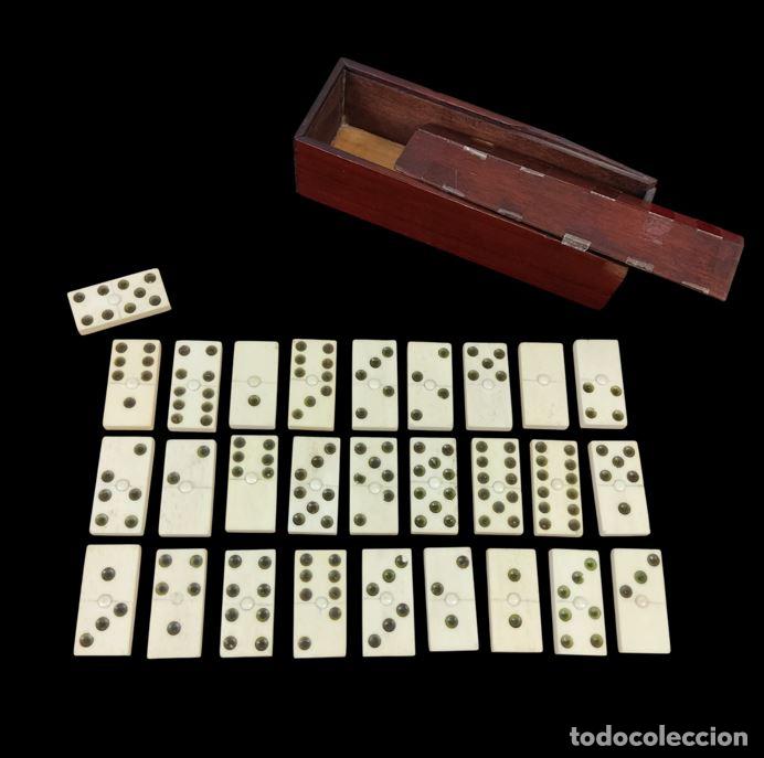 Juegos de mesa: ANTIGUO DOMIN&Oacute;. HUESO TALLADO Y CAJA DE MADERA. ESPA&Ntilde;A. SIGLO XIX.