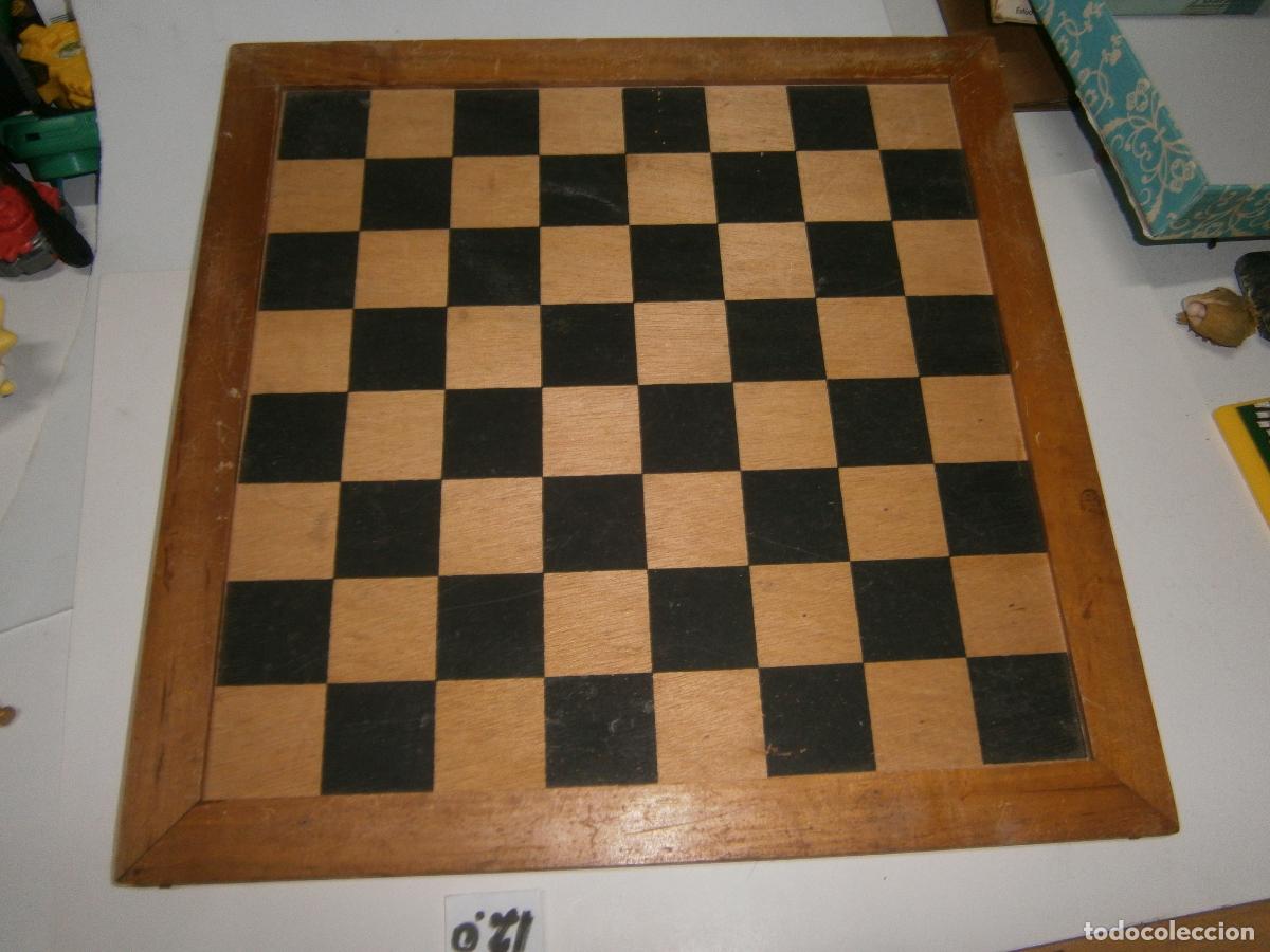 Juegos de mesa: ESPECTACULAR Y ANTIGUO TABLERO JUEGO DE AJEDREZ DE MADERA Y CHAPA MACIZA