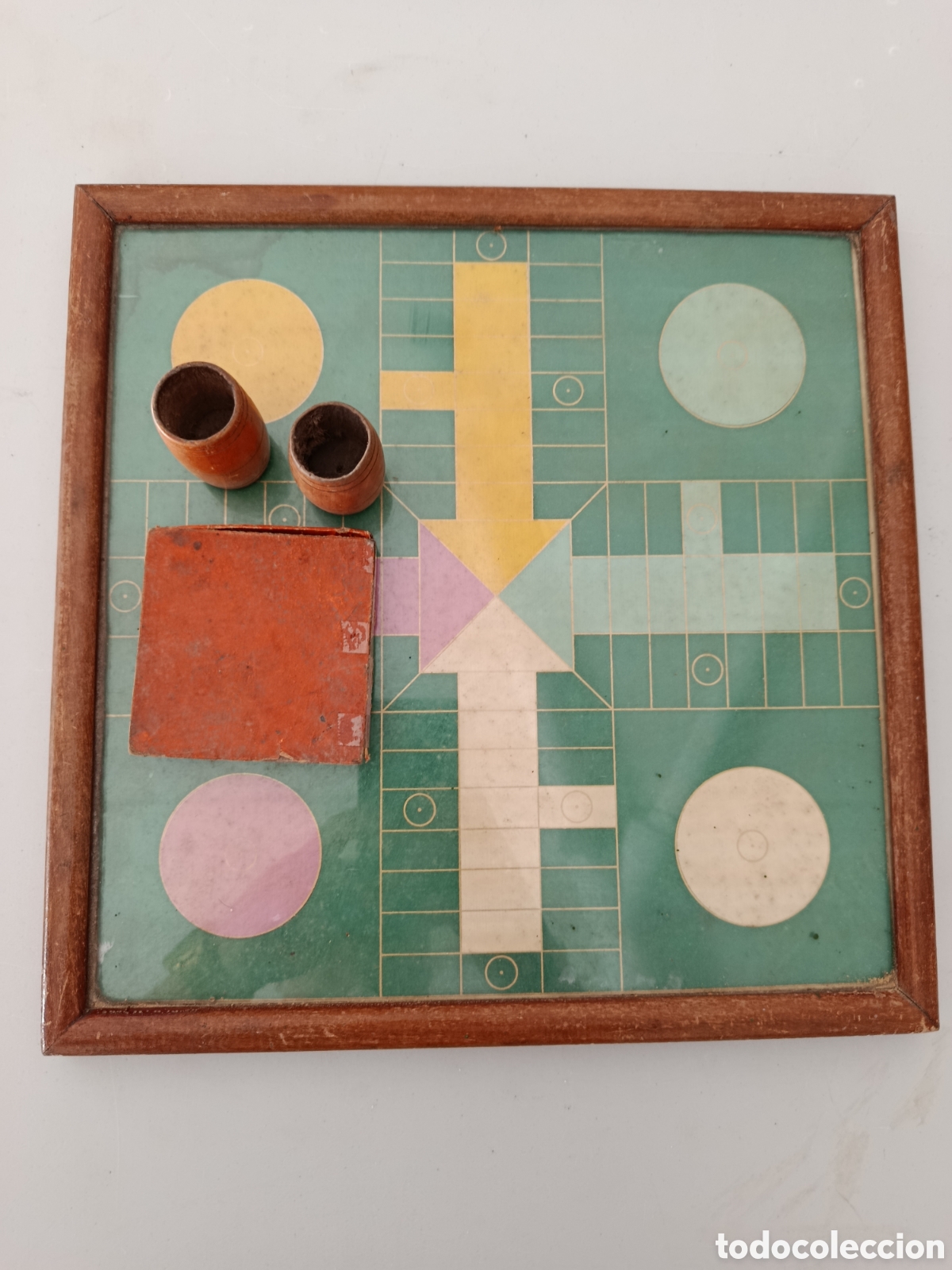 Juegos de mesa: Antiguo juego del parch&iacute;s