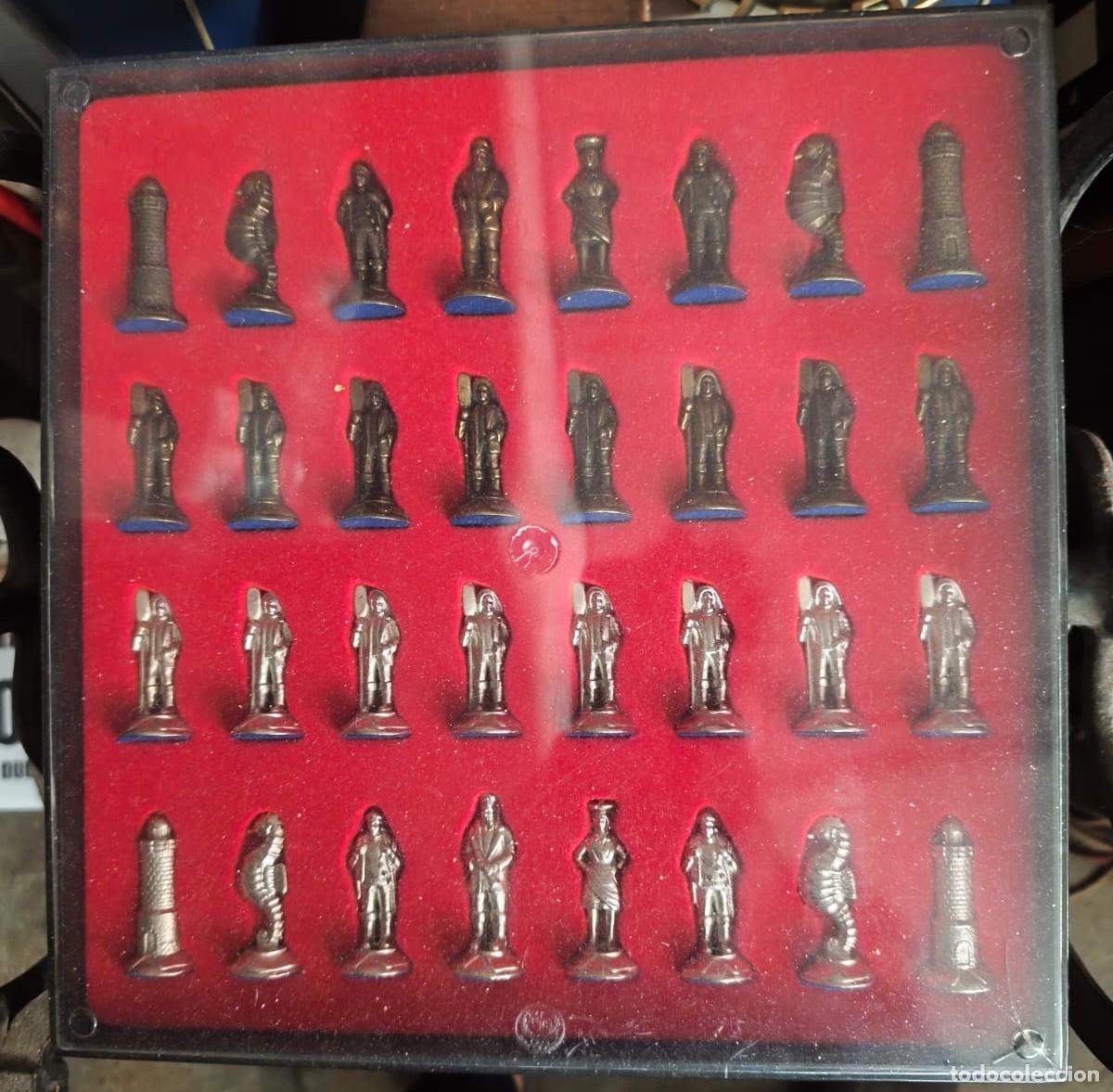 Juegos de mesa: Ajedrez Marinero de metal macizo, lanzado por faro de Vigo. 2010