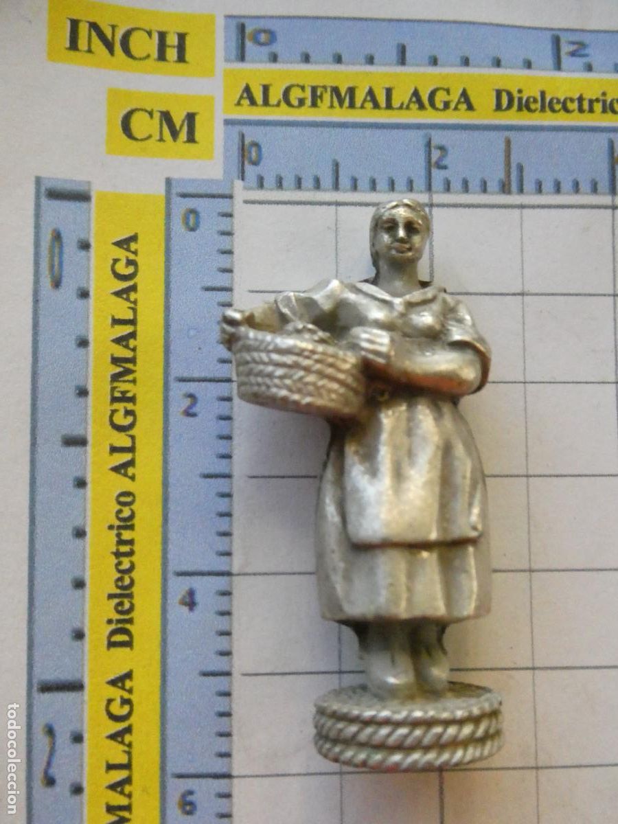 Juegos de mesa: PIEZA FIGURA DE JUEGO DE AJEDREZ DEL ACEITE DE OLIVA Y ACEITUNA. REINA BLANCA. MUJER CAMPESINA