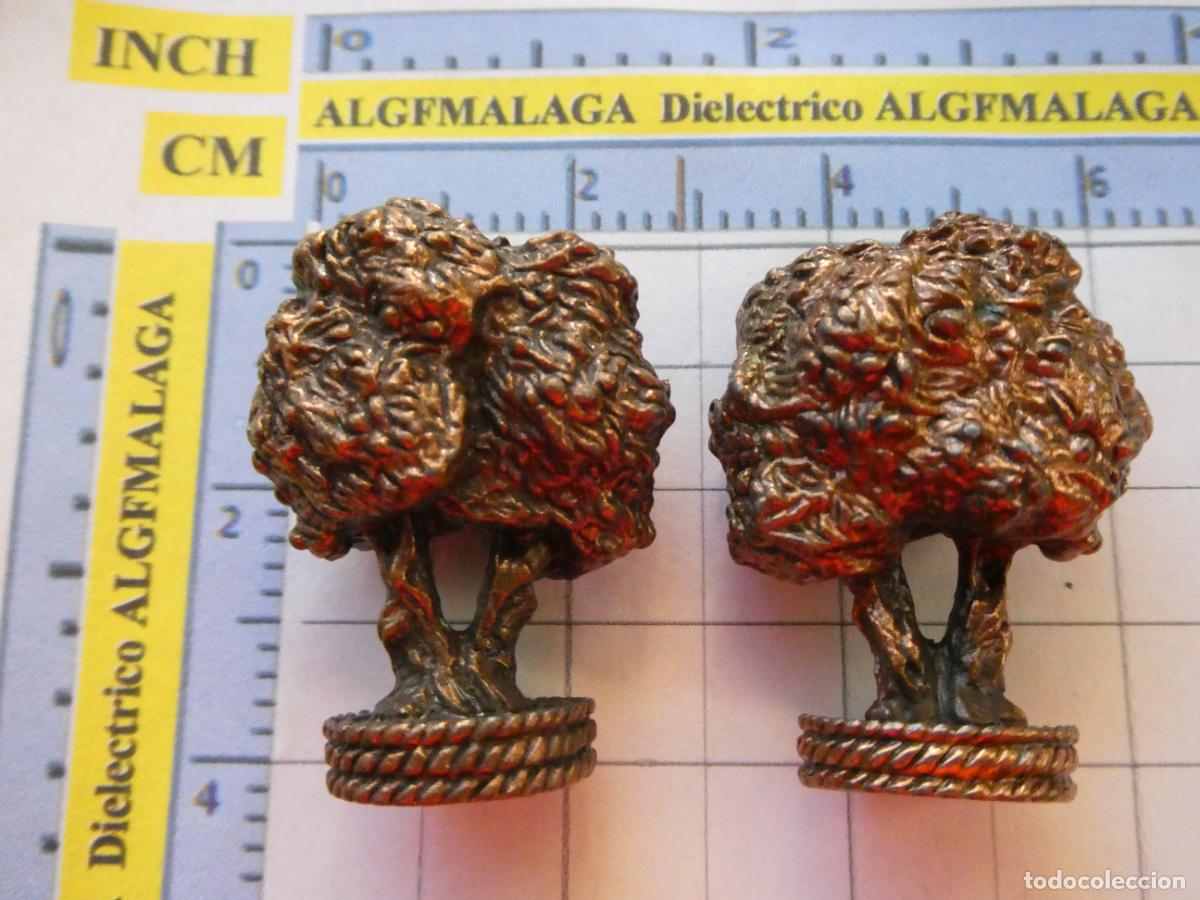 Juegos de mesa: 2 PIEZAS FIGURAS DE JUEGO DE AJEDREZ DEL ACEITE DE OLIVA Y ACEITUNA. &Aacute;LFIL NEGRAS. OLIVO &Aacute;RBOL
